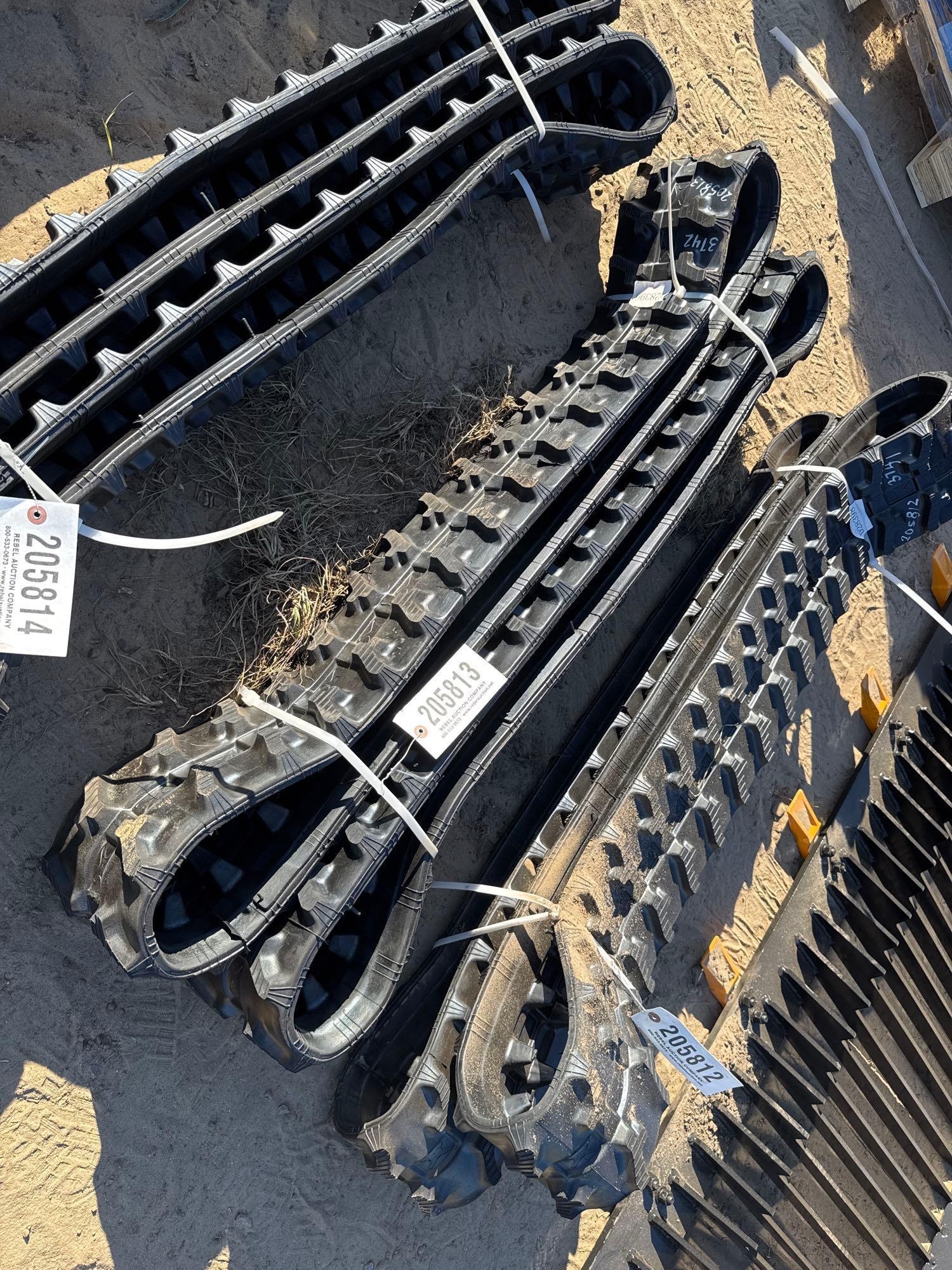 UNUSED FUTURE PAIR OF 7" MINI RUBBER TRACKS (A57193)