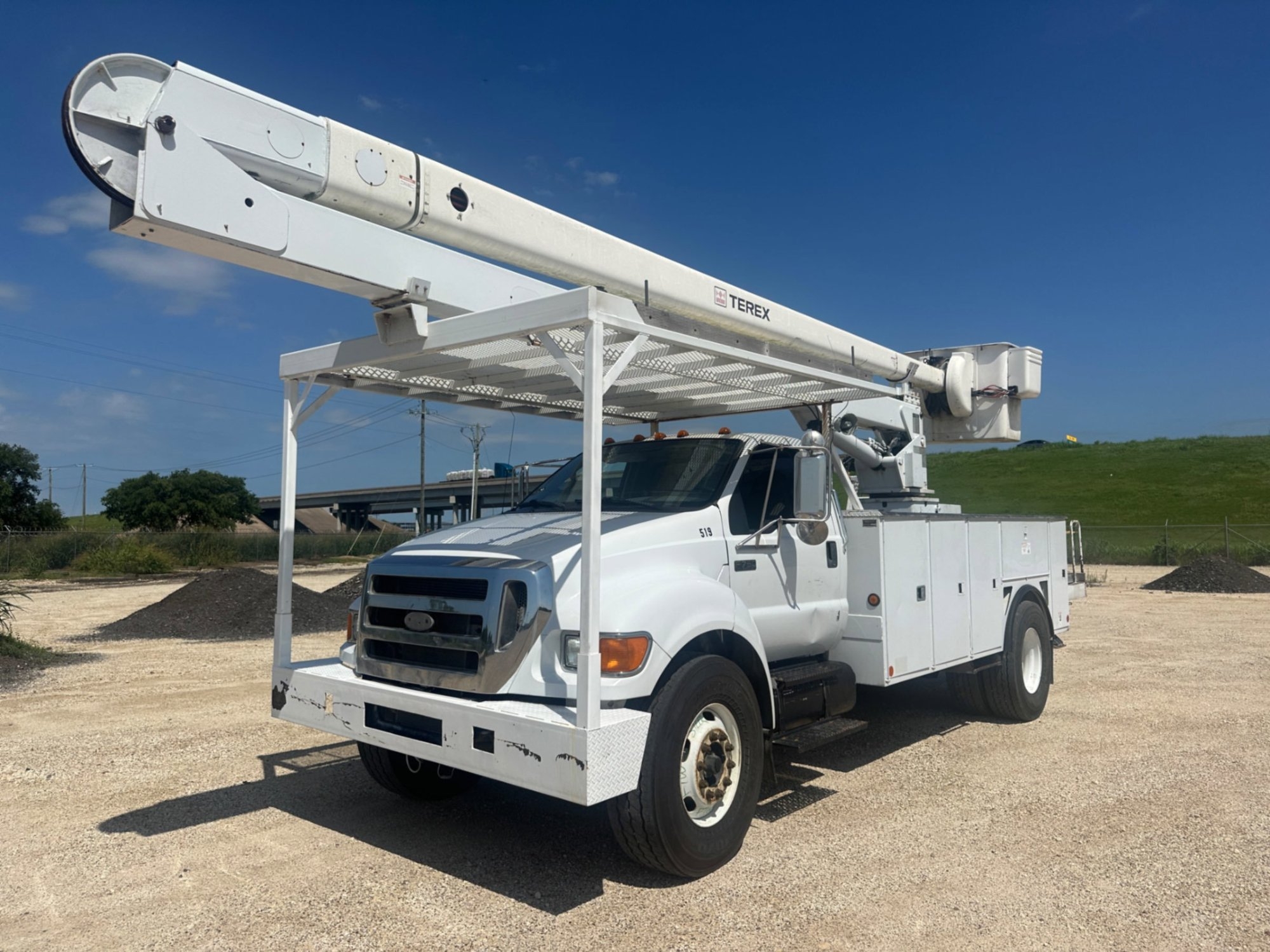 2008 FORD F750 SUPER DUTY BUCKET UTILITY TRUCK (A48992)