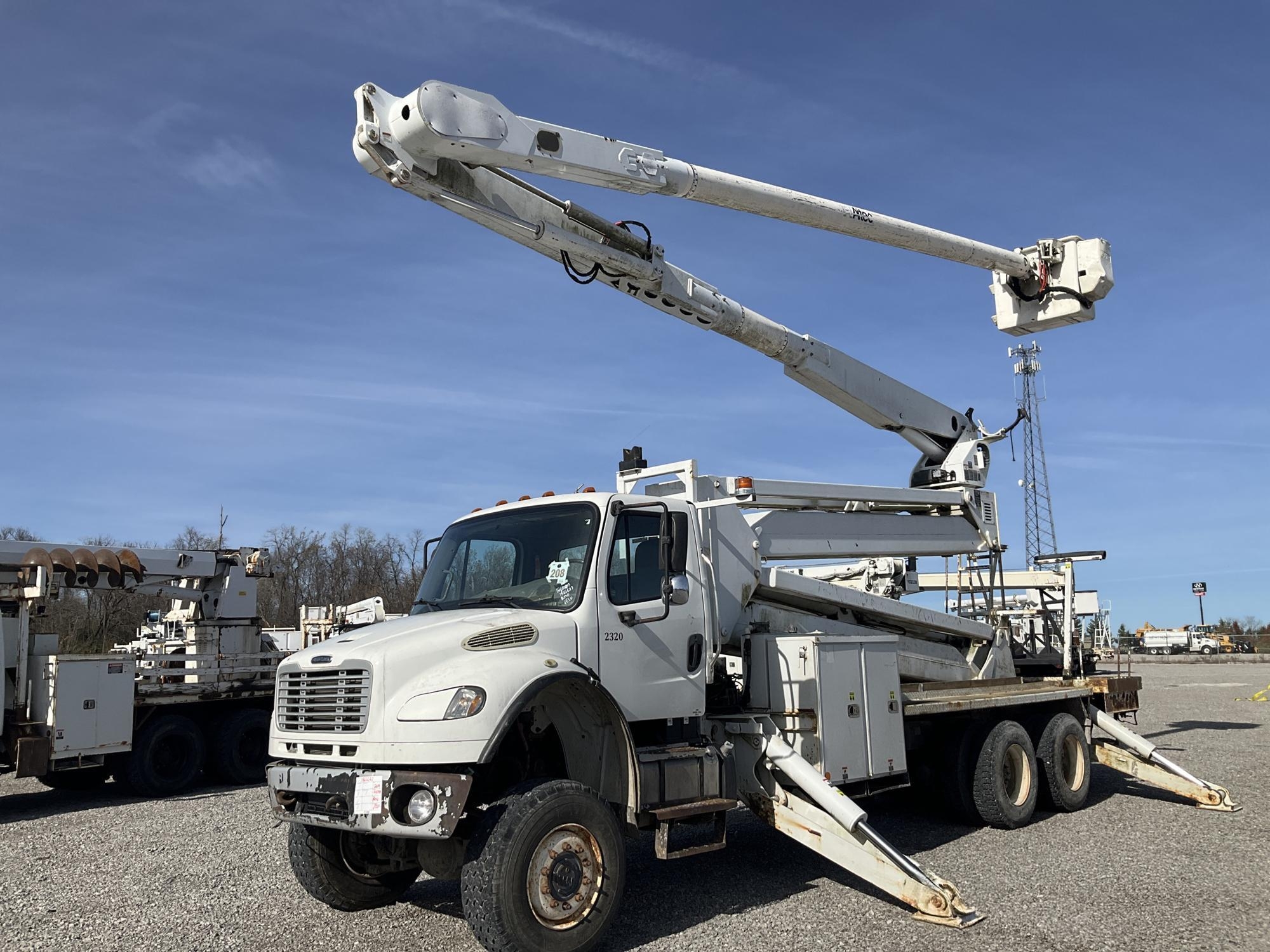 2014 Freightliner 105' Bucket Truck (A63689)