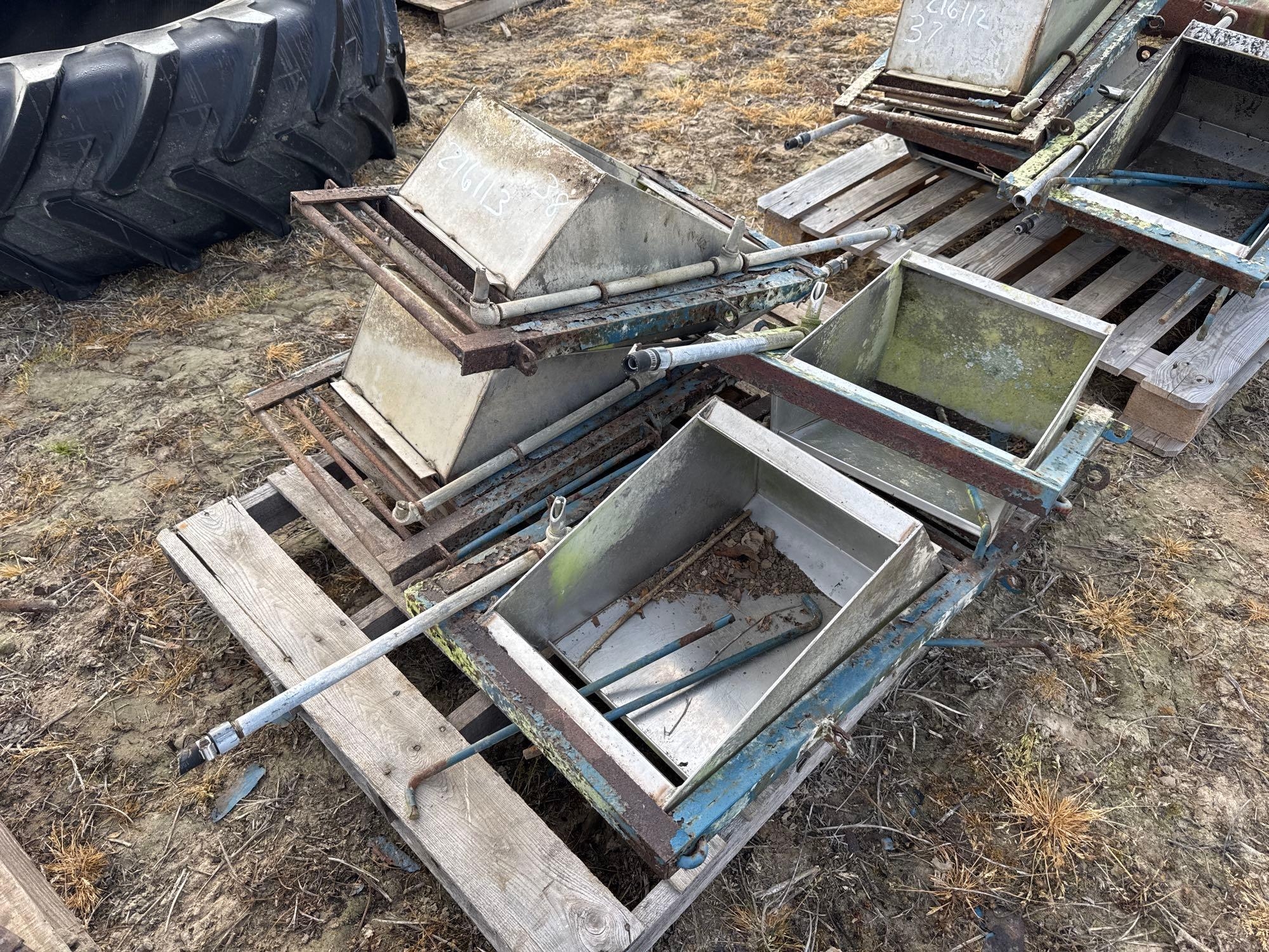 PALLET OF STAINLESS STEEL FEEDERS & WATERERS (A64278)