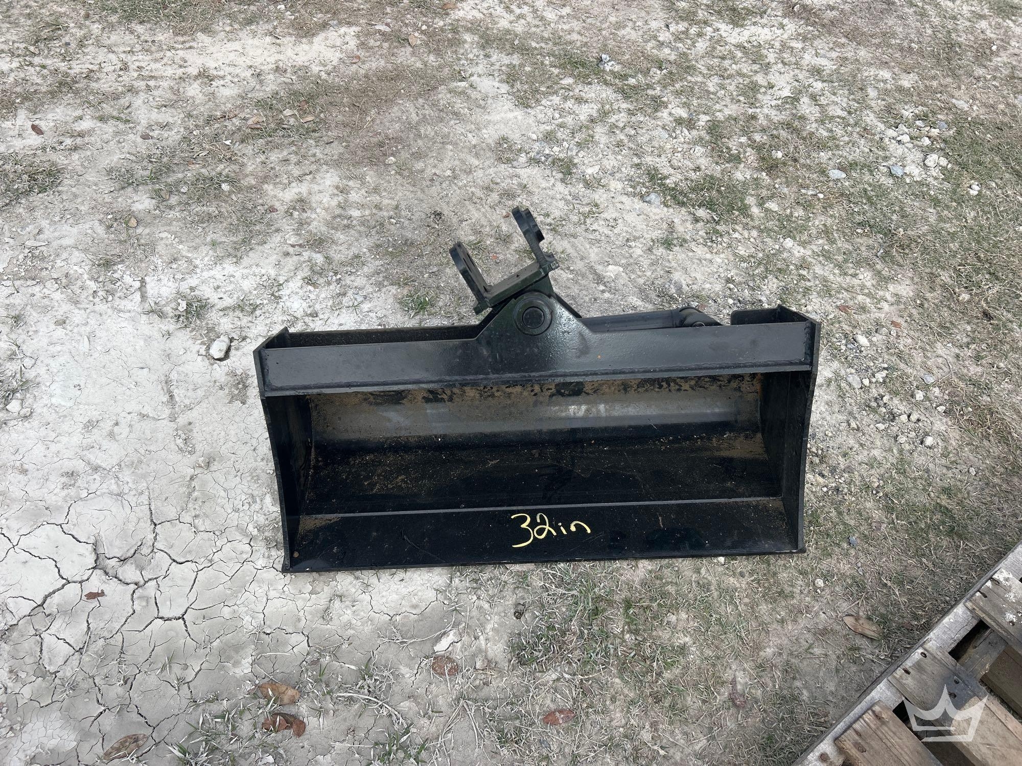 32in. Tilting Bucket Mini Excavator Attachment (A59228)