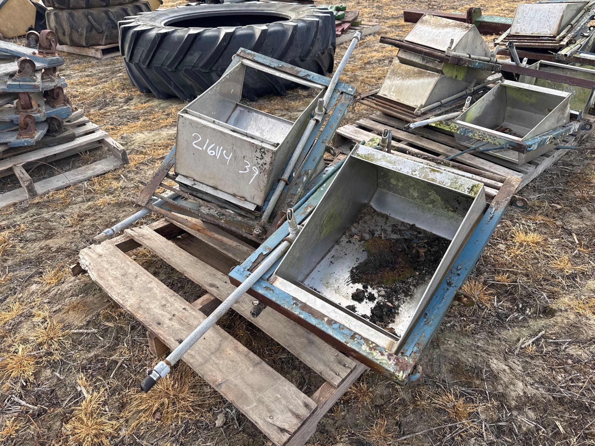 PALLET OF STAINLESS STEEL FEEDERS & WATERERS (A64278)