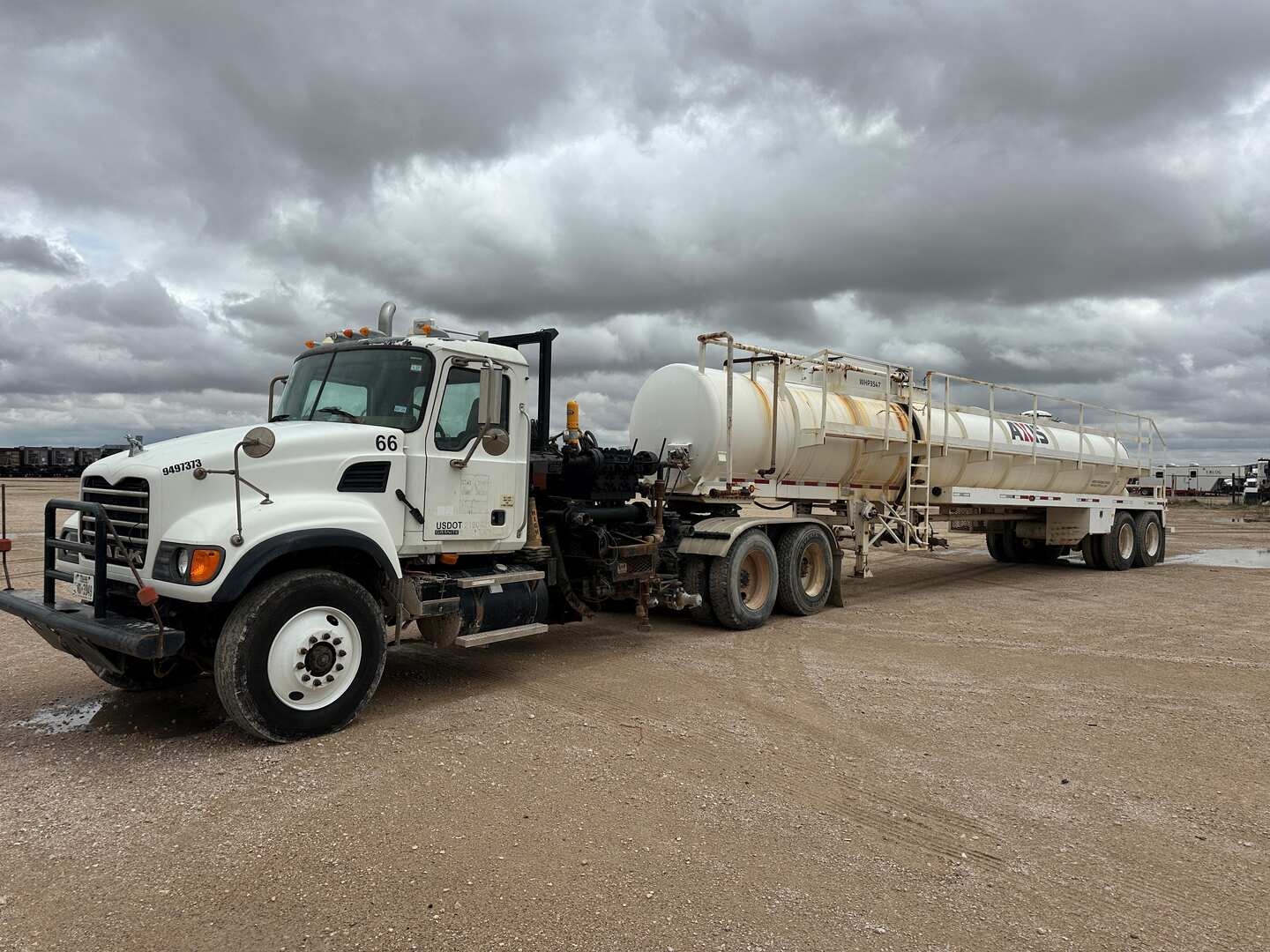 2006 MACK CV713 KILL TRUCK (A50854)