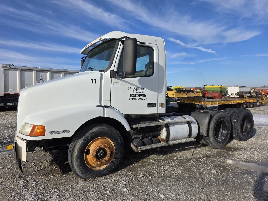 2000 Volvo Semi (A66285)