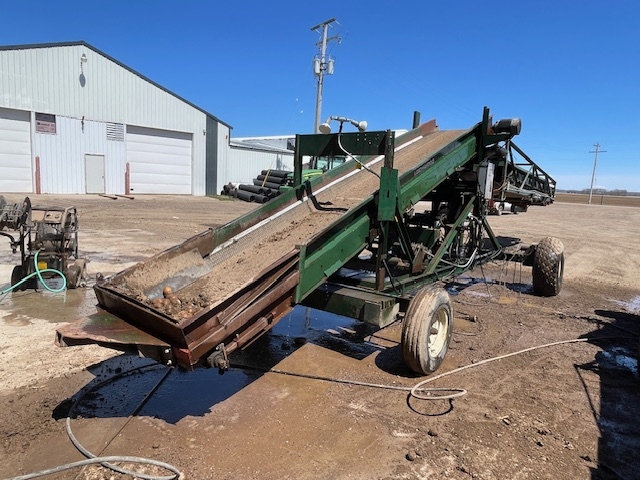 Lockwood 36” Self-Propelled Bin Piler (A47369)