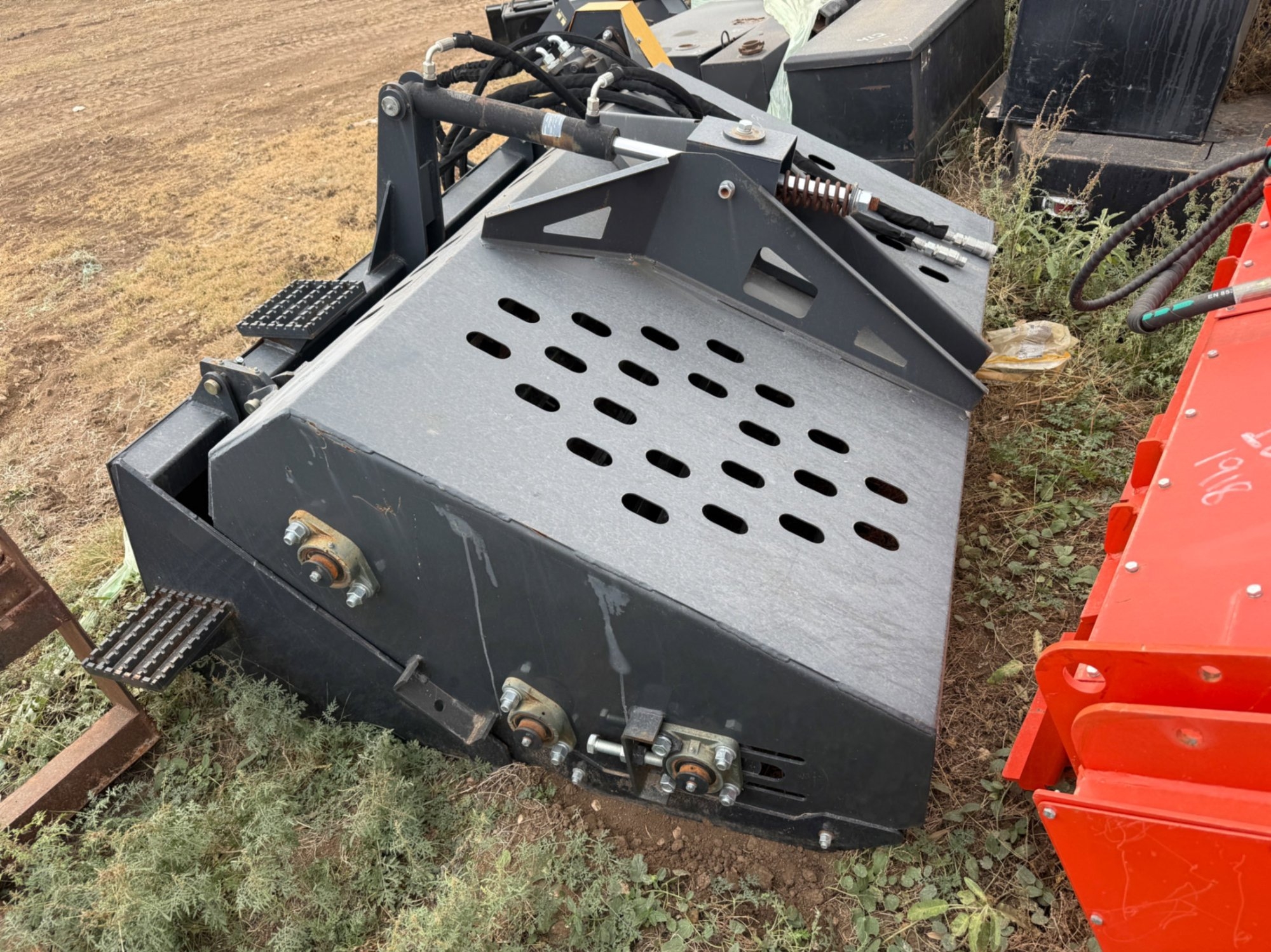 SKID STEER ATTACHMENT ROCK SIFTER WITH BUCKET (A58214)