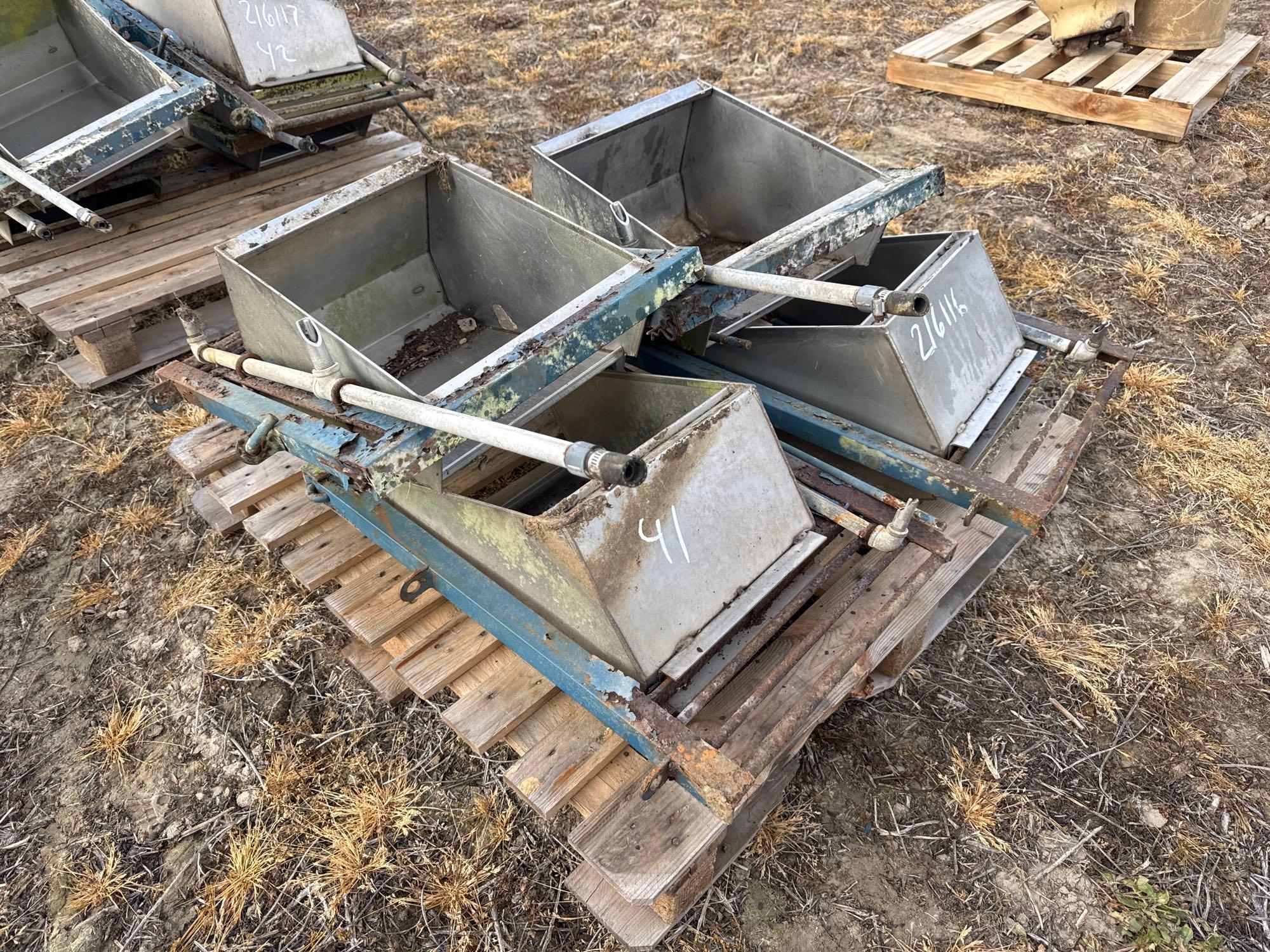PALLET OF STAINLESS STEEL FEEDERS & WATERERS (A64278)