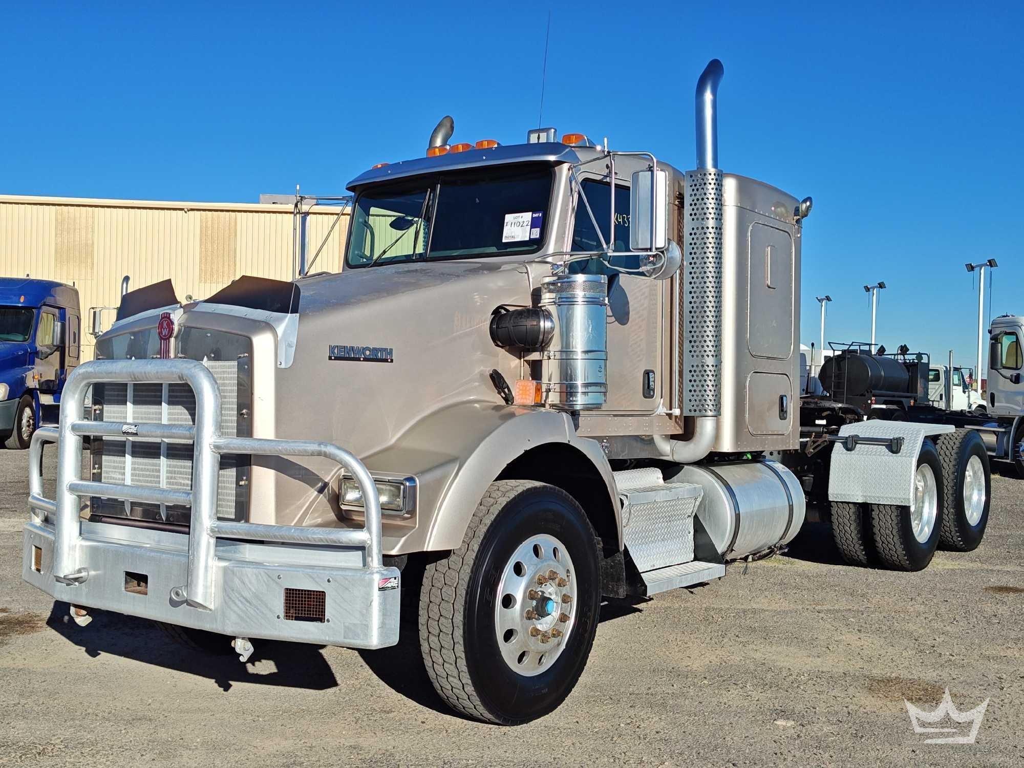 2011 Kenworth T800 T/A Wet Kit Sleeper Cab Truck Tractor (A55973)