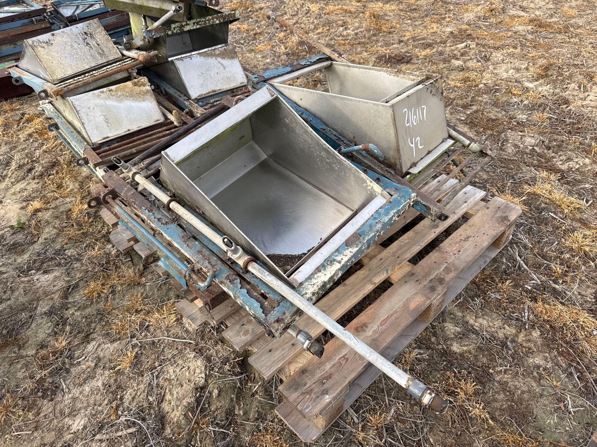 PALLET OF STAINLESS STEEL FEEDERS & WATERERS (A64278)