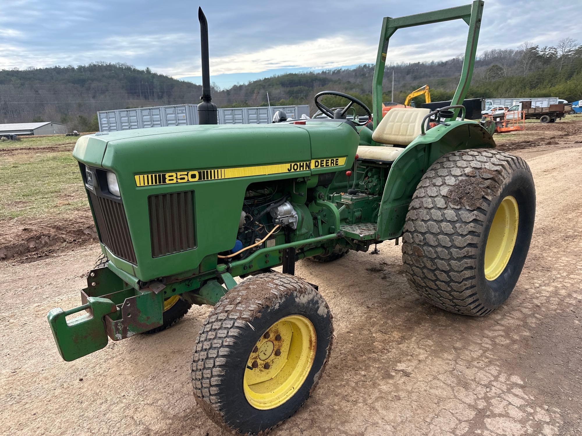 John Deere 850 Tractor (A57453)