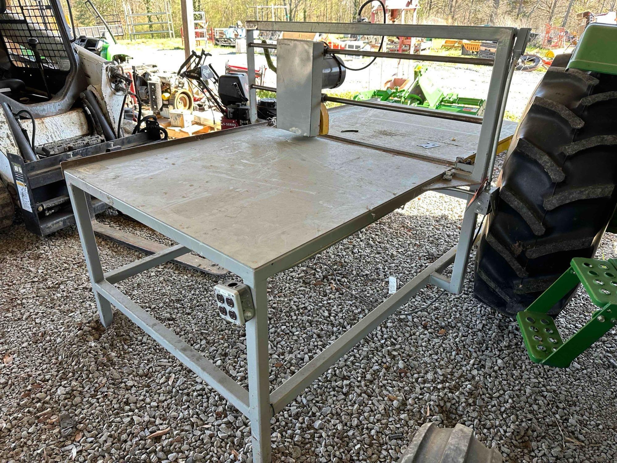Carpet Cutting Table (A65579)