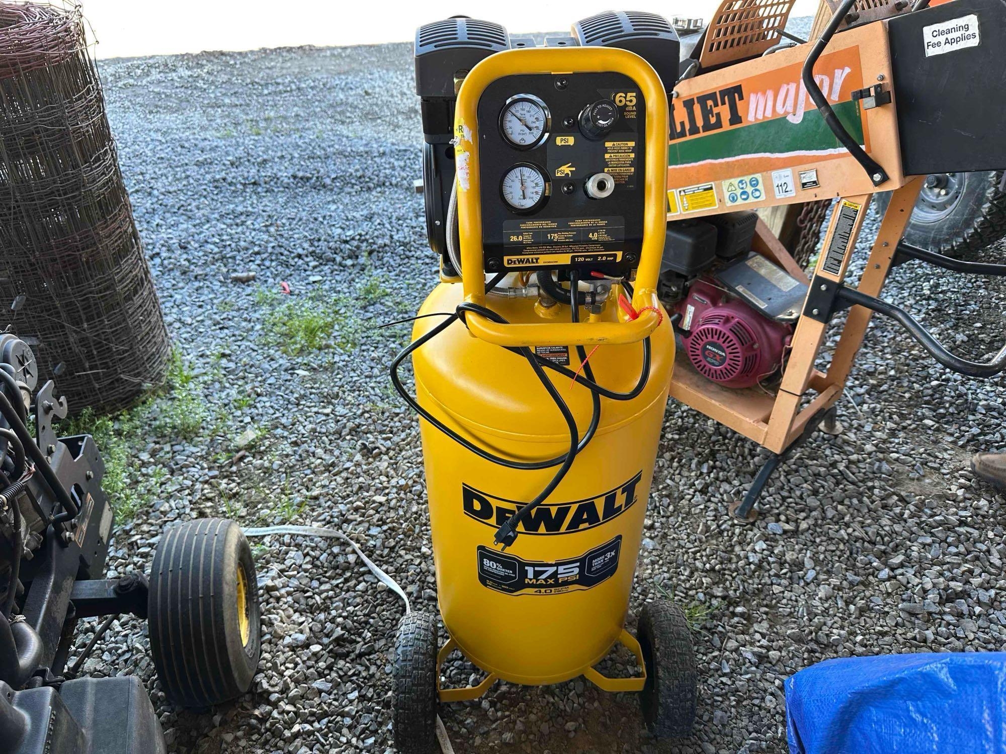 26 Gallon Dewalt Air Compressor (A65579)