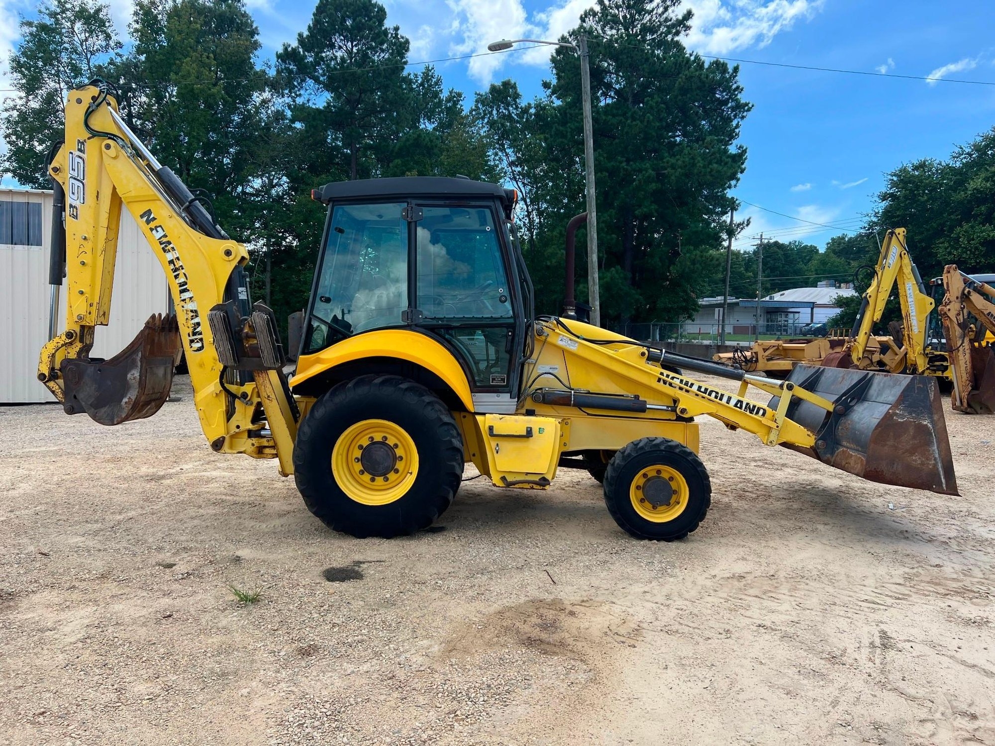 2011 New Holland B95B Cab MFWD Loader Backhoe (A55302)
