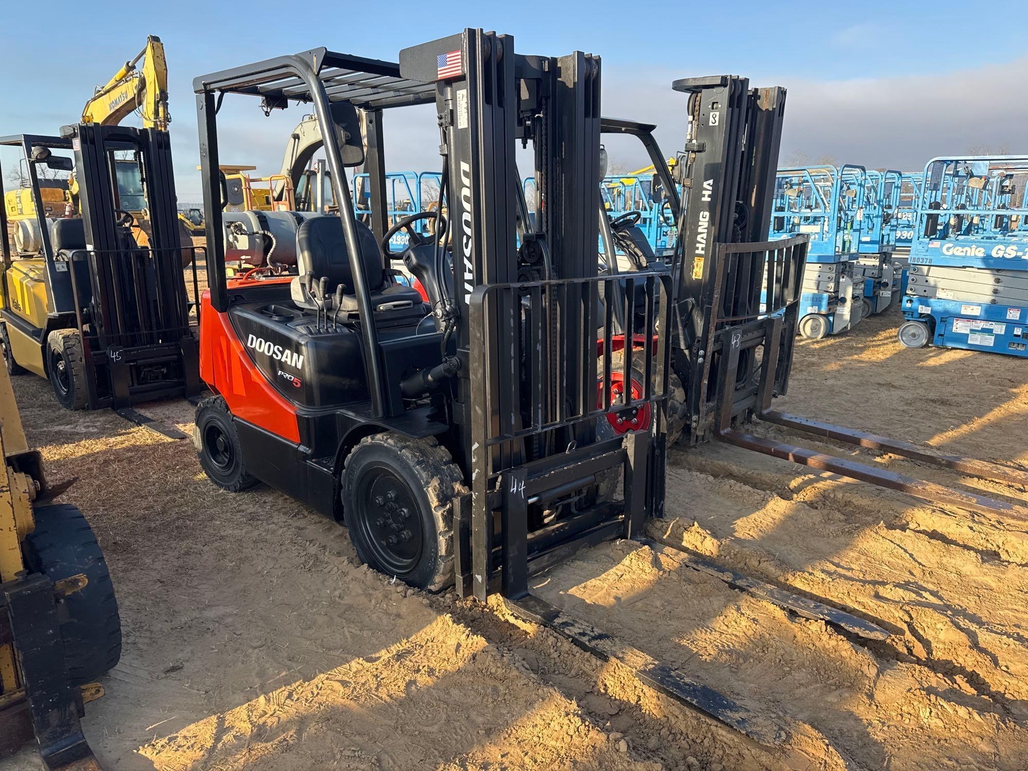 DOOSAN G25E-5 PRO 5 STRAIGHT MAST FORKLIFT (A62129)