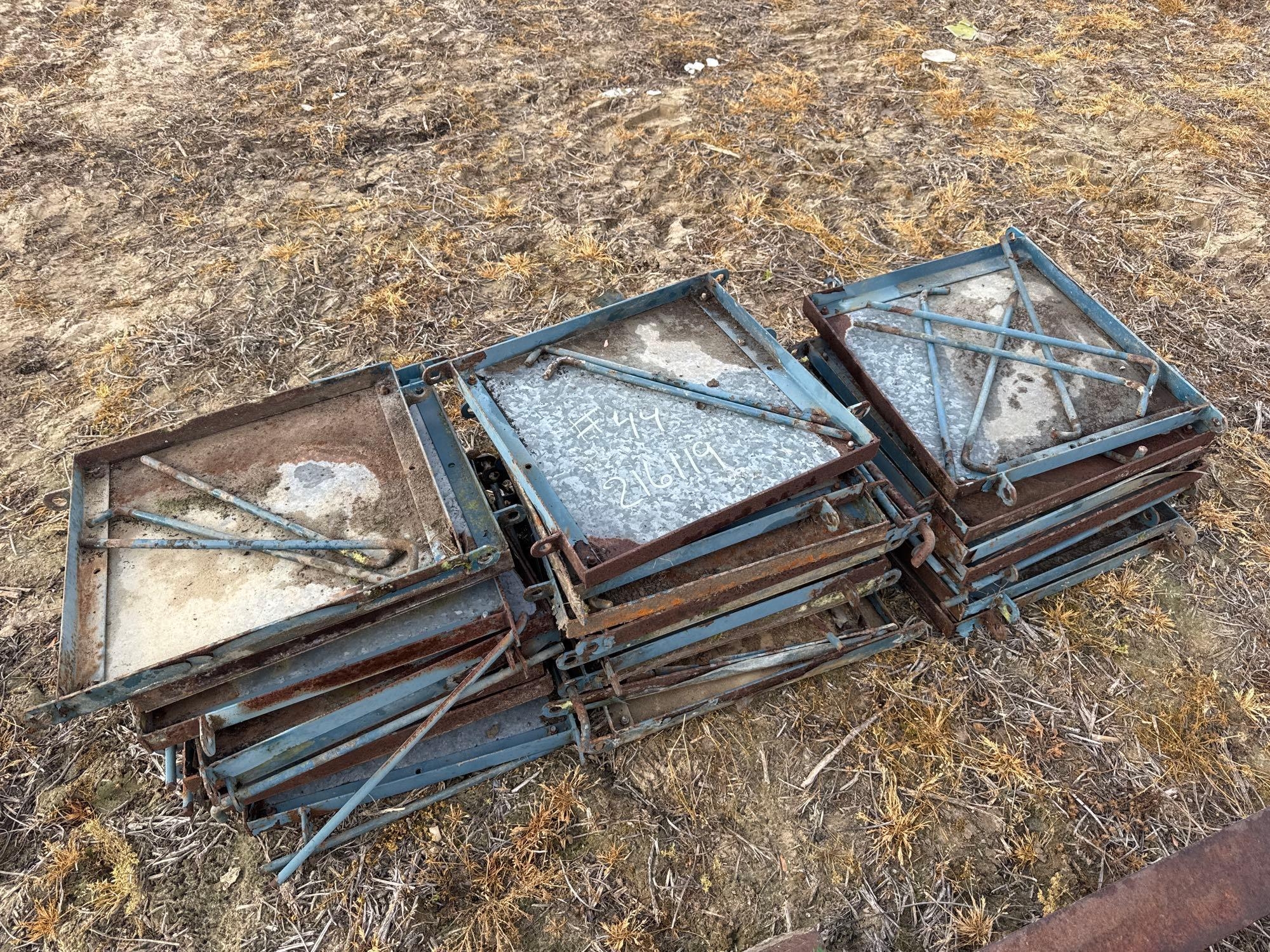 PALLET OF HOG CREAT PANELS (A64278)