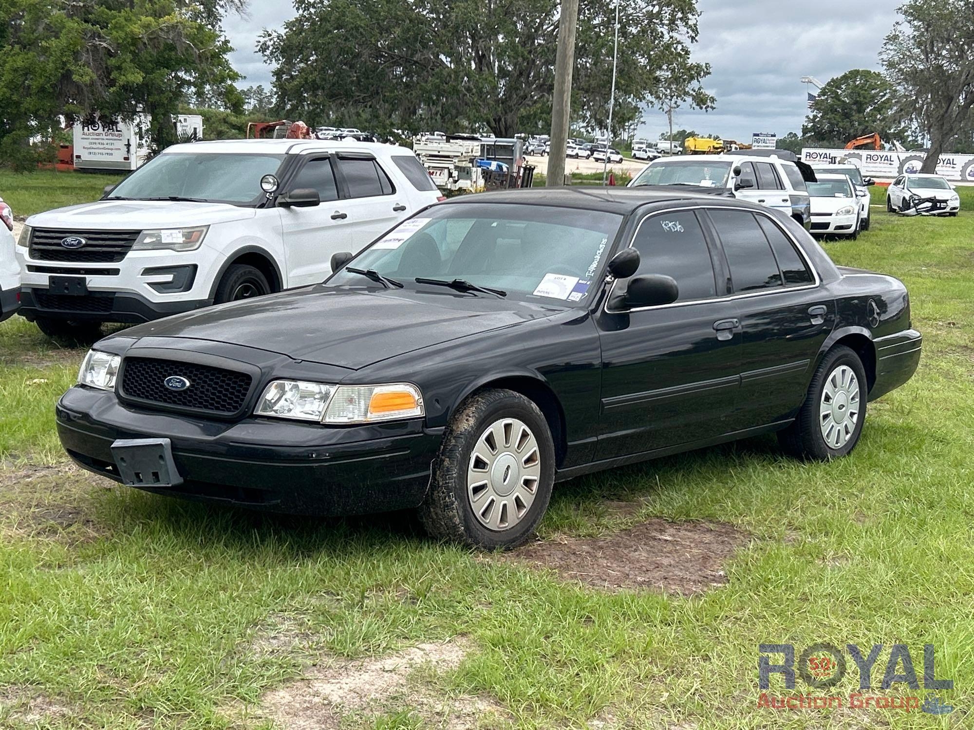 2011 Ford Crown Victoria Sedan (A48082)