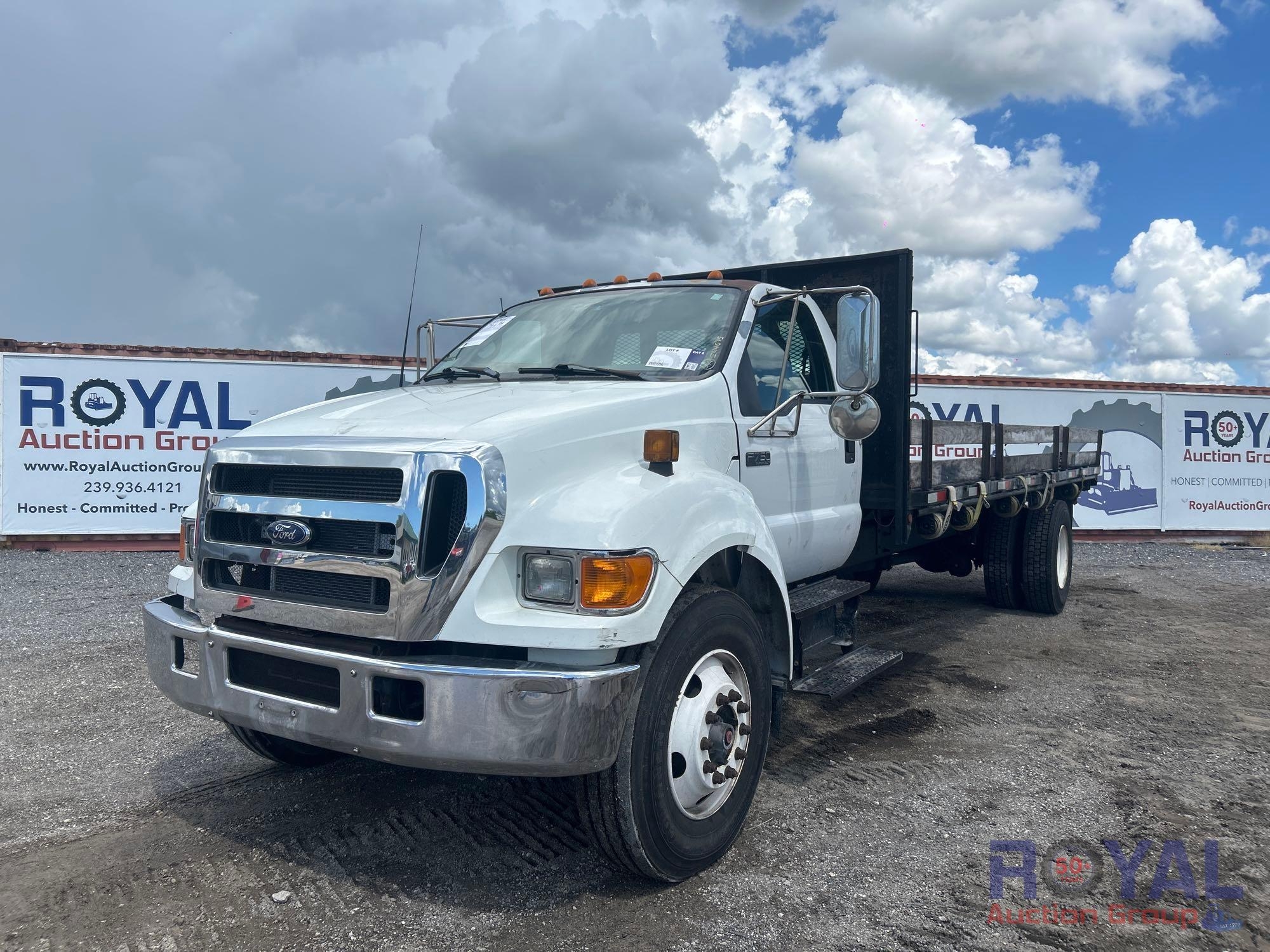 2005 Ford F-750 Truck (A53422)