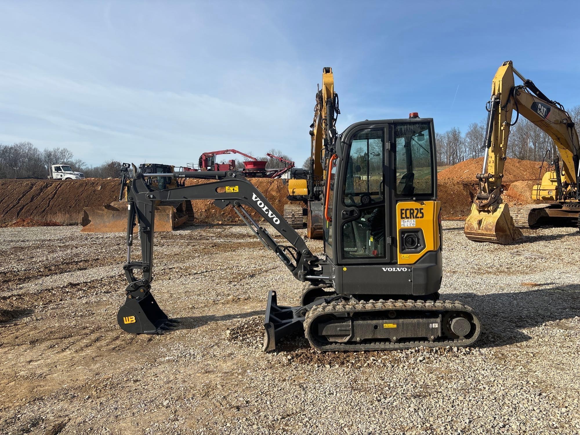 2023 VOLVO ECR25 ELECTRIC EXCAVATOR (A60429)
