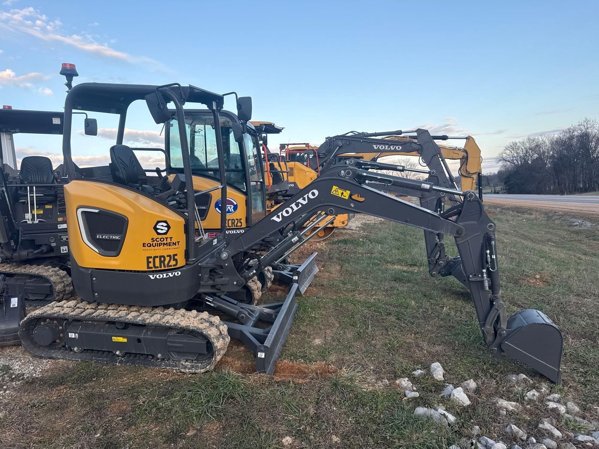 2023 VOLVO ECR25 ELECTRIC EXCAVATOR (A60429)