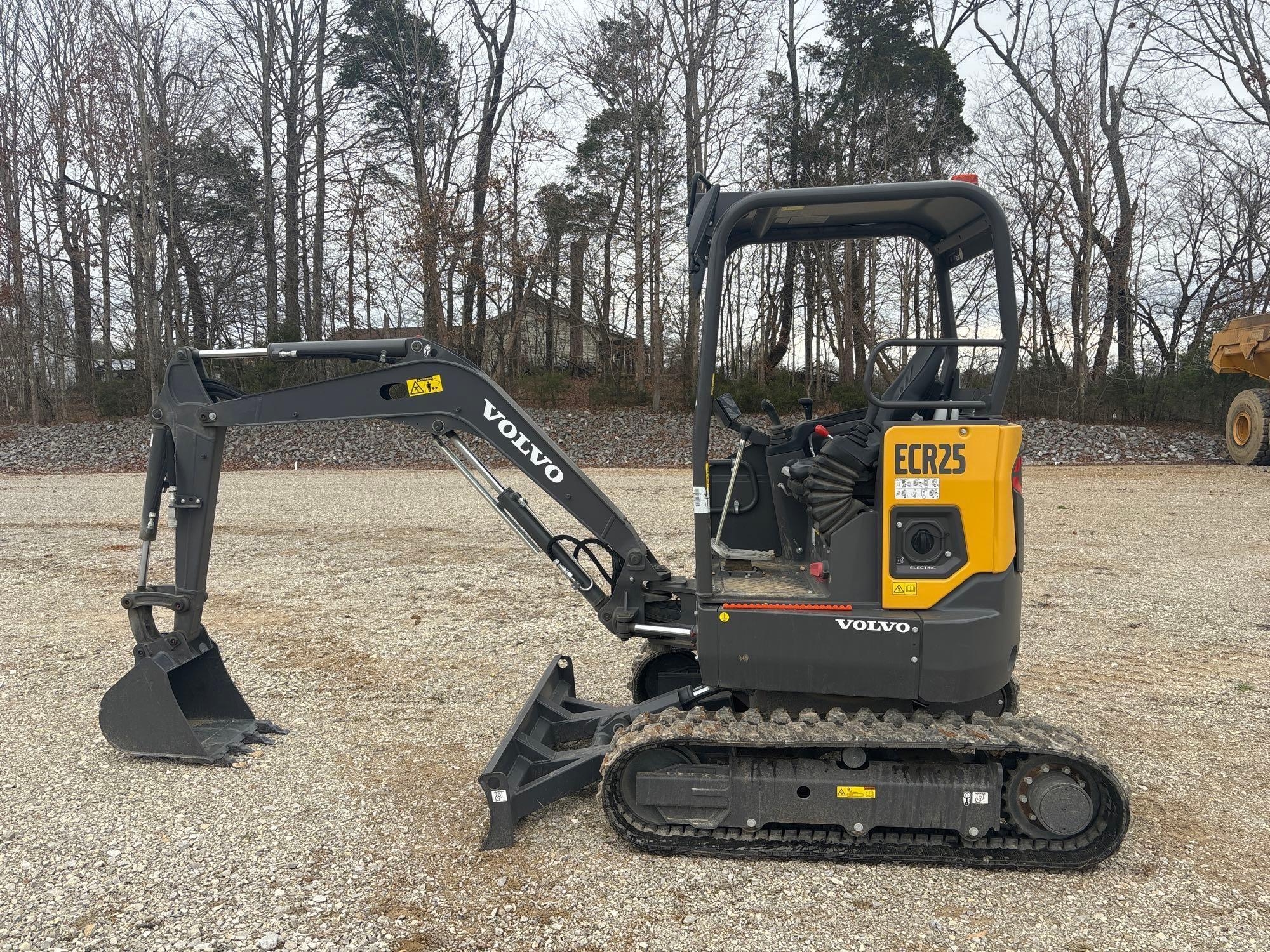 2023 VOLVO ECR25 ELECTRIC EXCAVATOR (A60429)