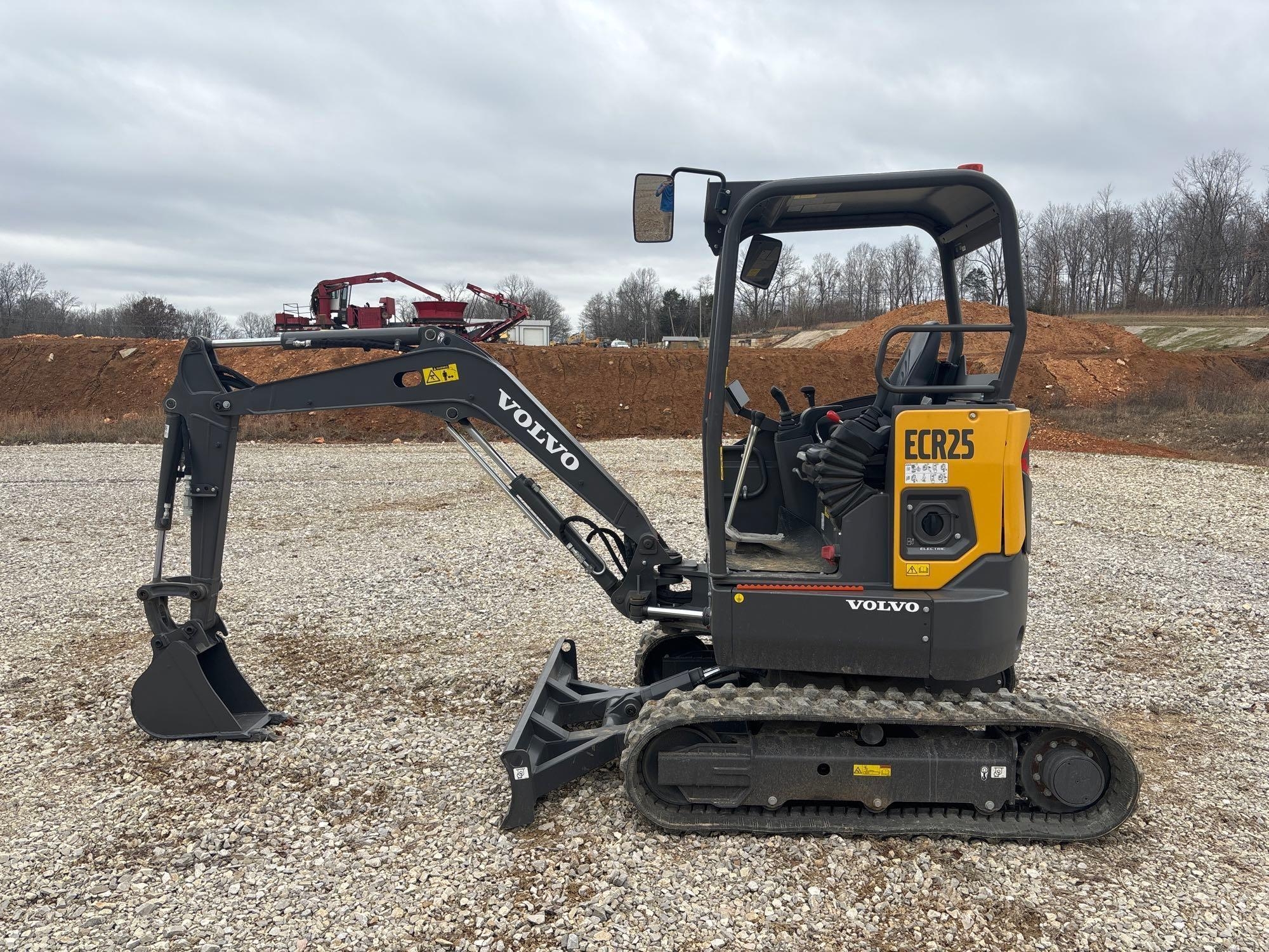 2023 VOLVO ECR25 ELECTRIC EXCAVATOR (A60429)