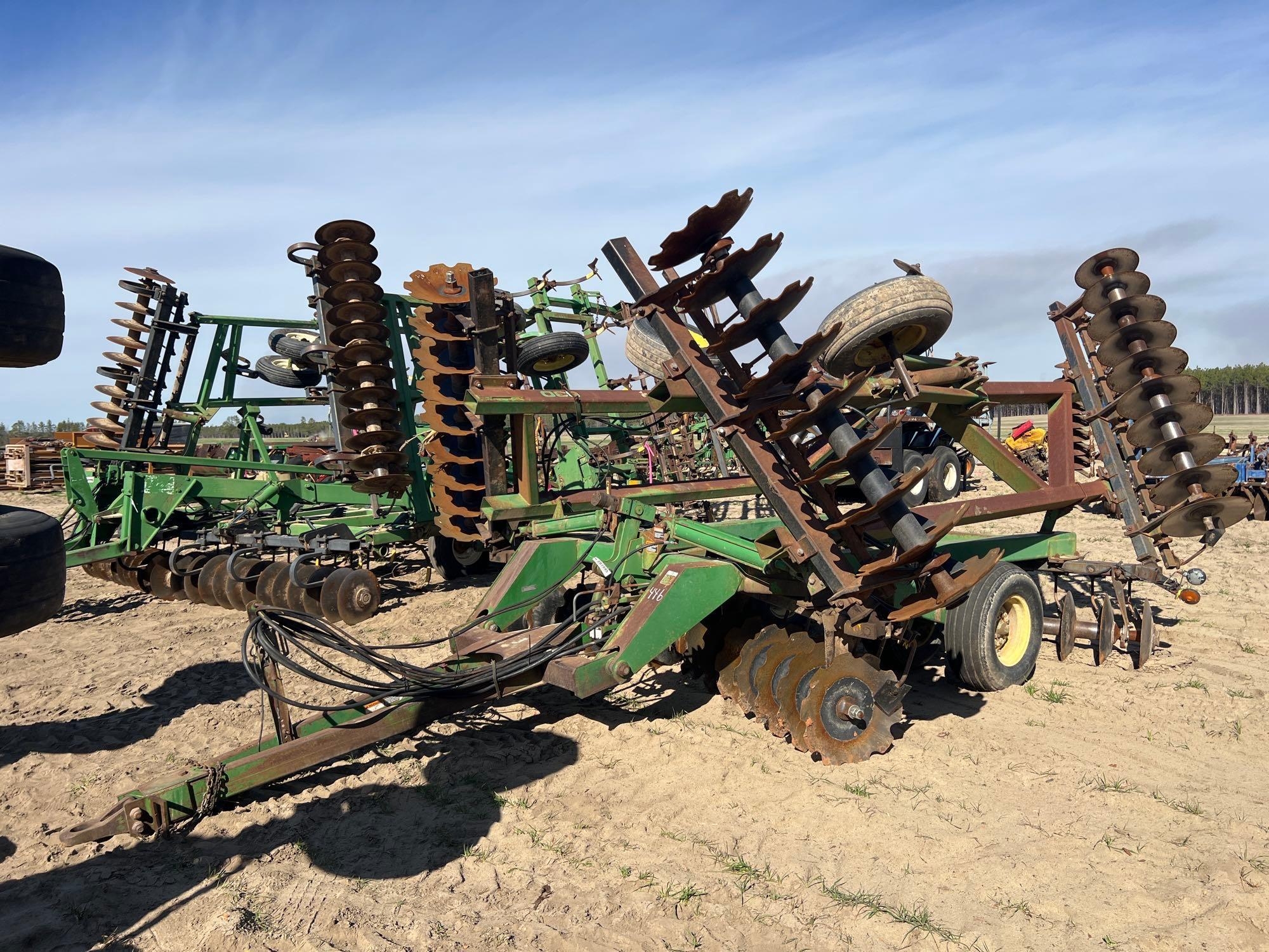 JOHN DEERE 630 - 24' CUT FOLDING DISC HARROW (A63290)