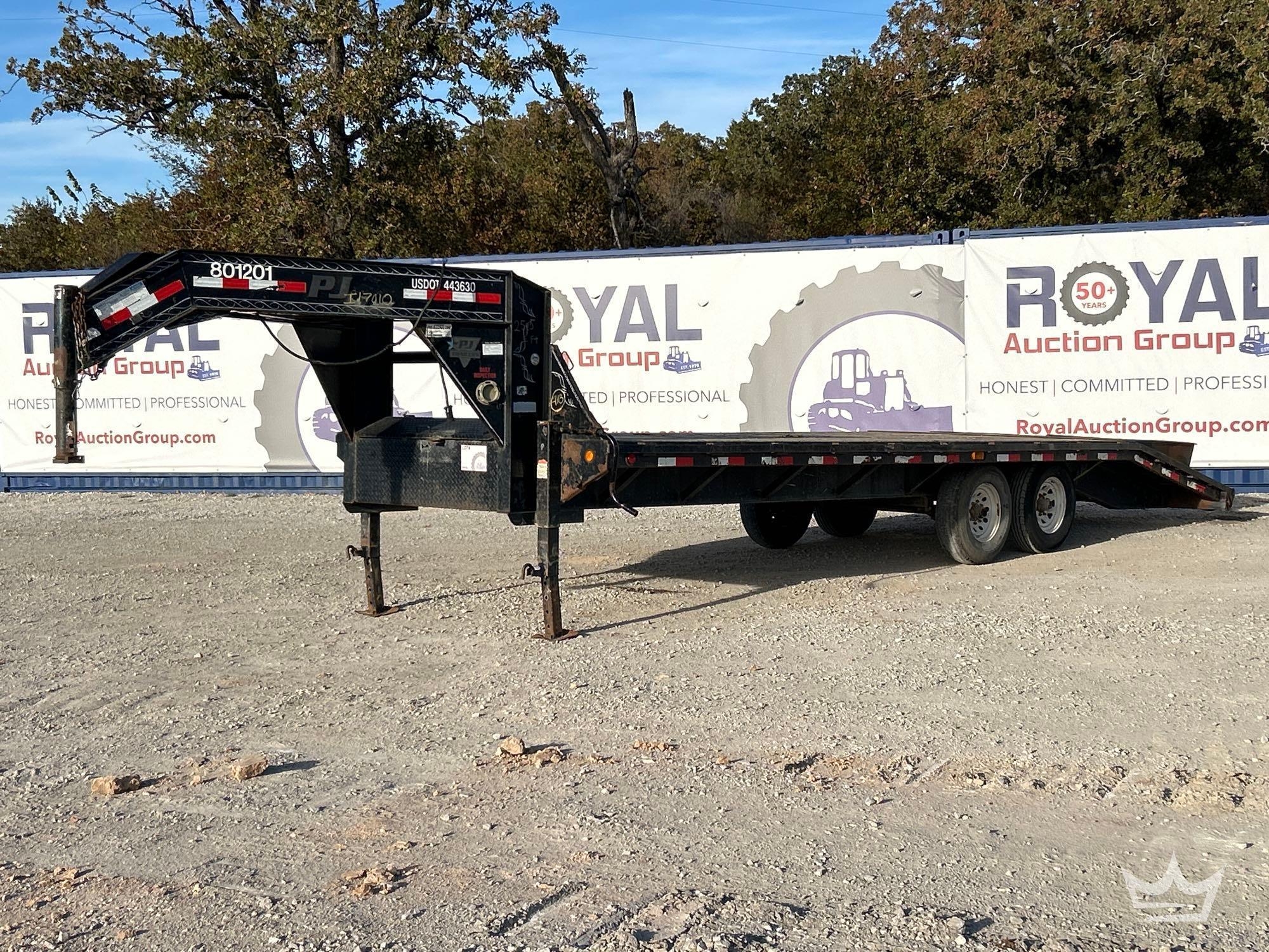 2012 PJ Trailers PJFS25 25ft T/A Gooseneck Flatbed Equipment Trailer (A55973)