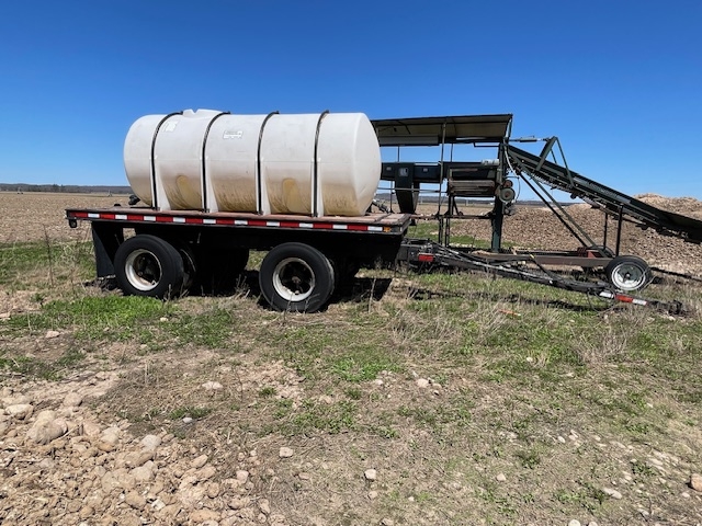 2000 Gallon Nurse Tank on Semi Pup Trailer (A47369)