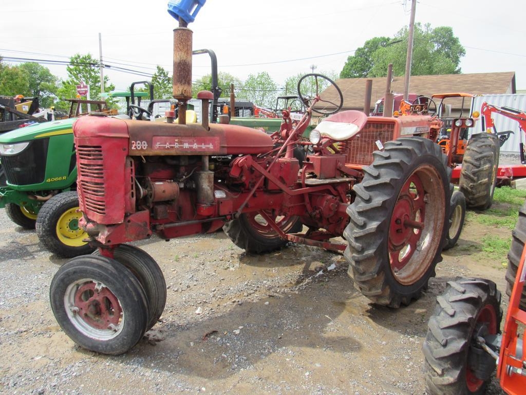 Farmall 200 2WD Tractor (A49251)