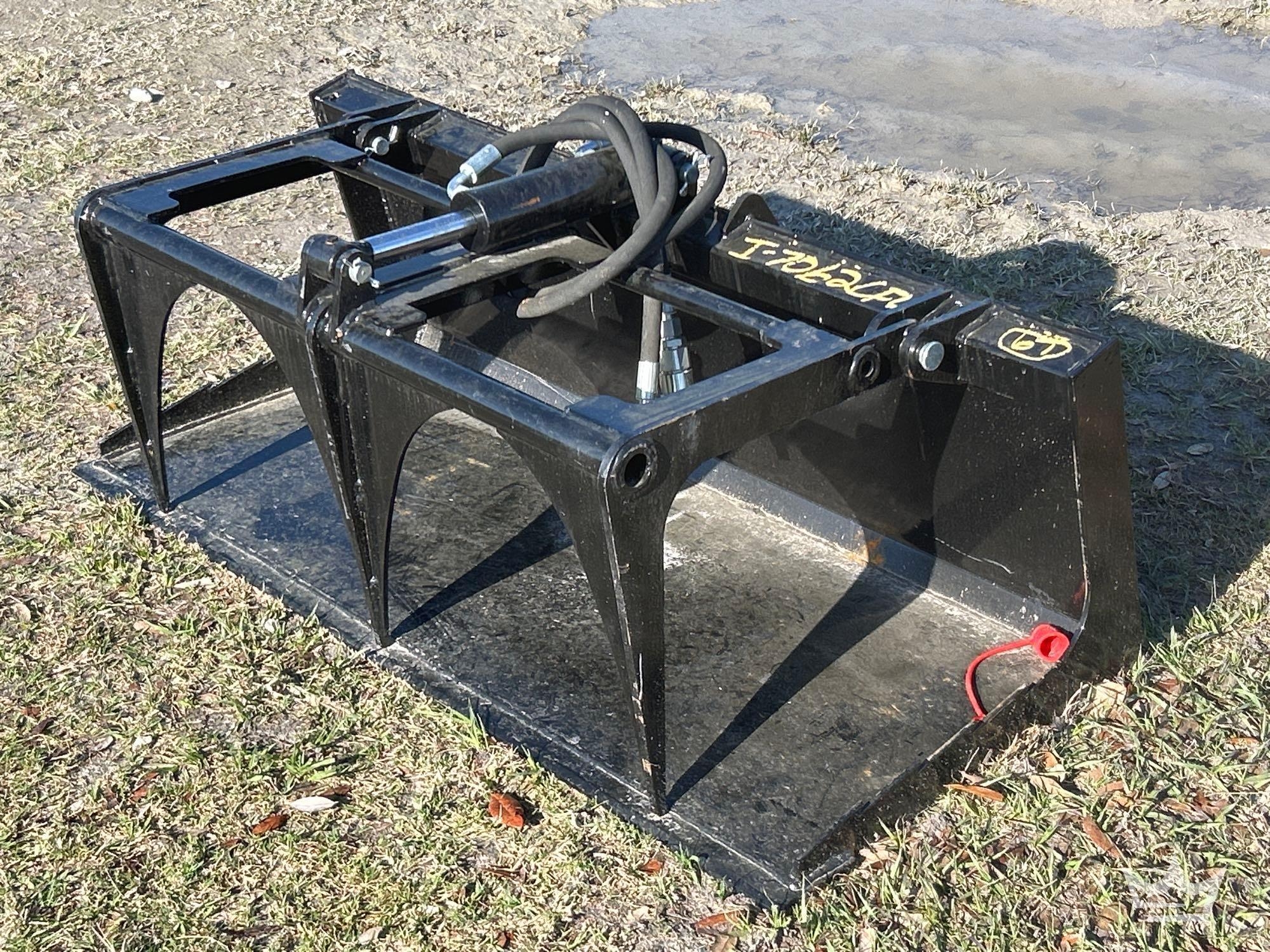 2025 Hydraulic Plate Grapple Mini Skid Steer Attachment (A61572)