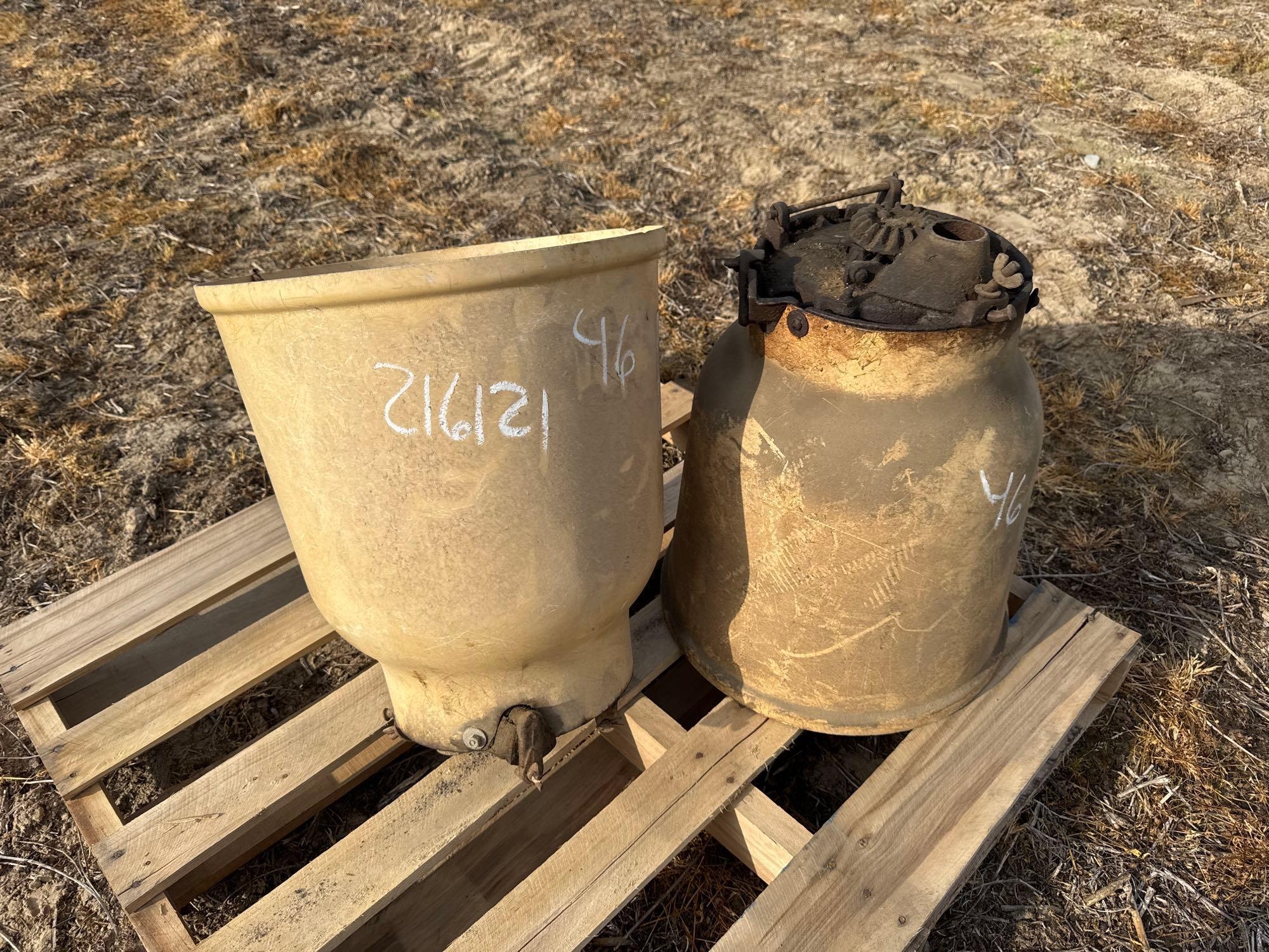 (2) INTERNATIONAL FERTILIZER DISTRIBUTORS (A64278)