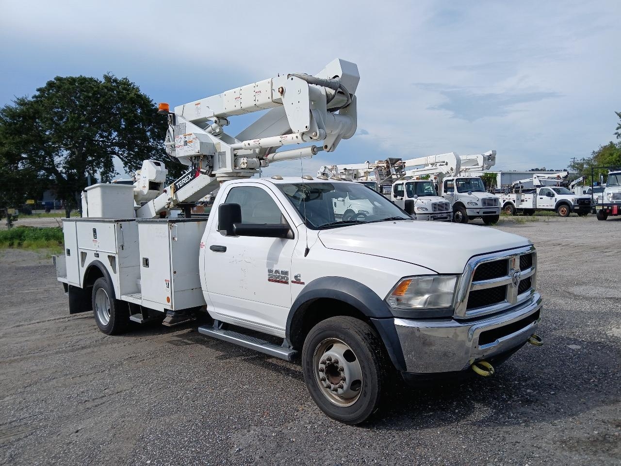 2017 RAM 5500 Bucket Truck - Cummins Diesel - Automatic - 4X4 - Terex TLM40 Boom (A55302)