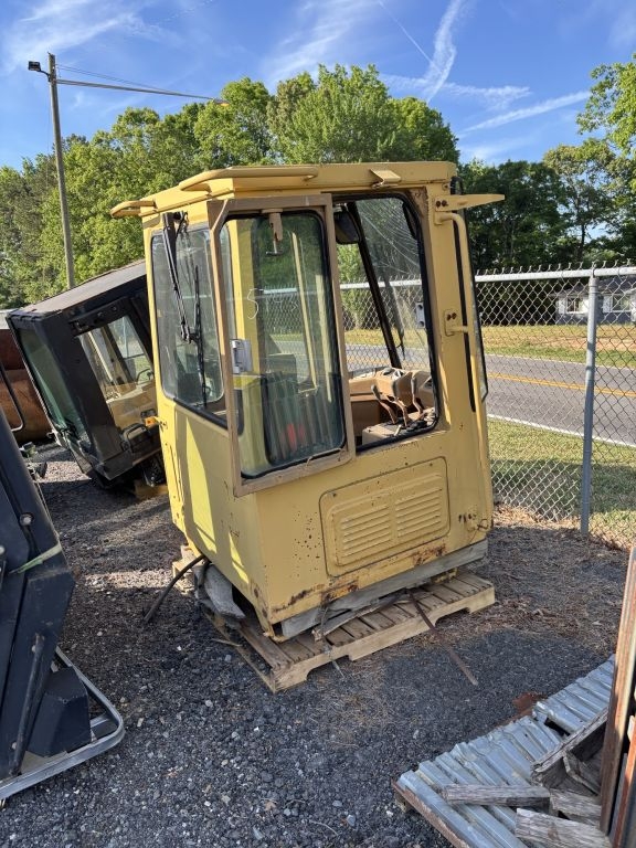 CAT IT28B Cab (A68134)