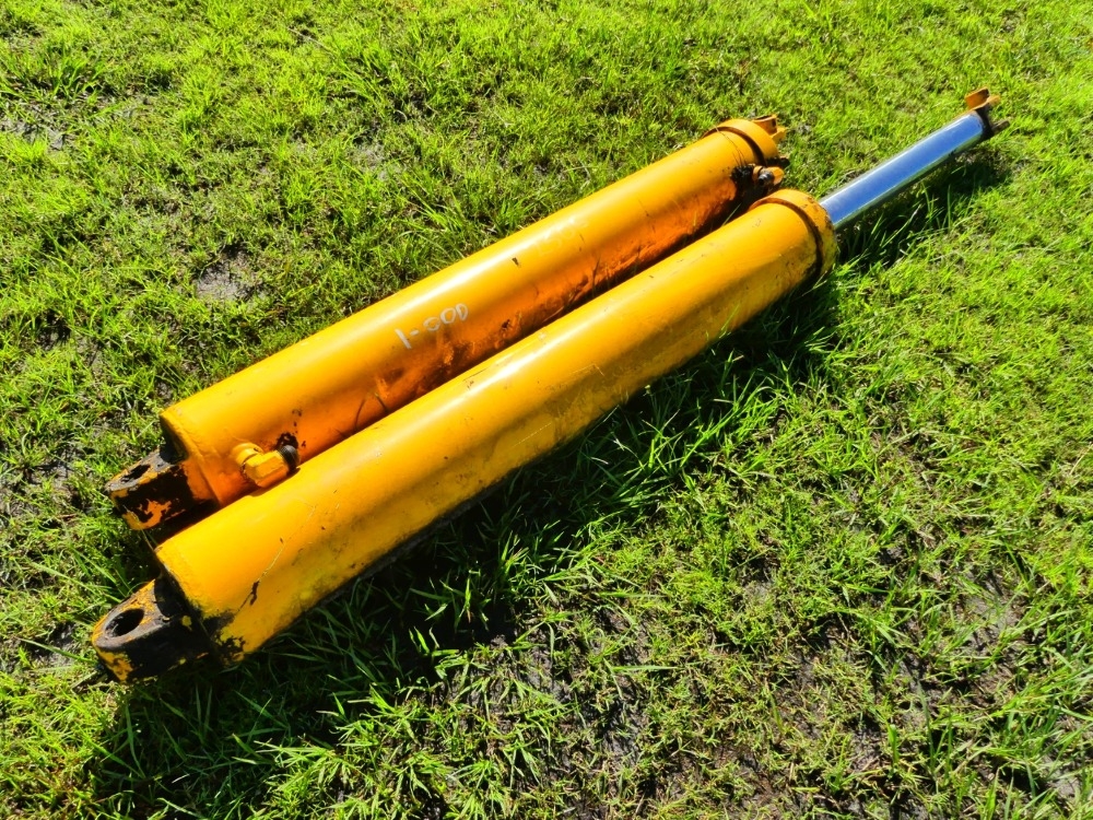 (2) Hydraulic Cylinders (A53316)
