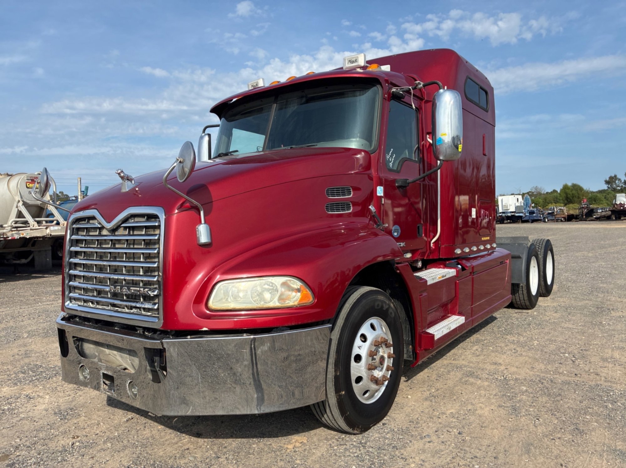 2016 MACK CXU613 MID-ROOF SLEEPER (A55745)