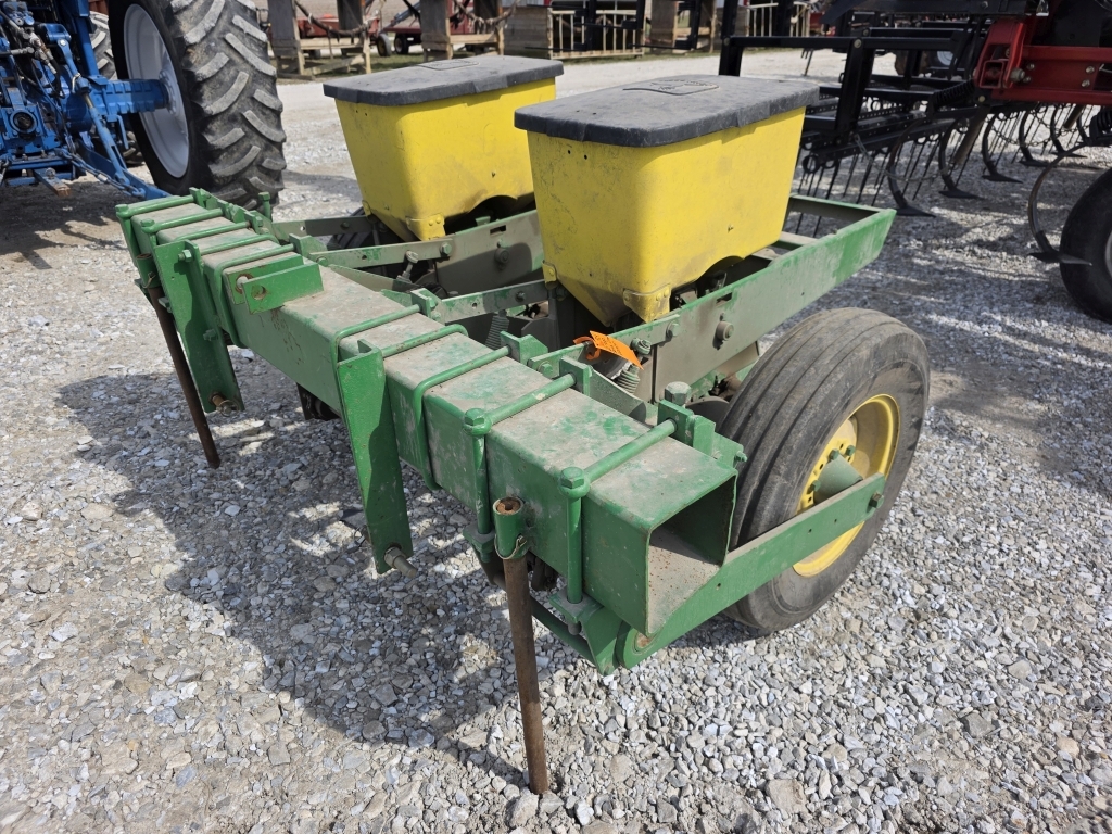 John Deere 7000 2R Planter (A66285)