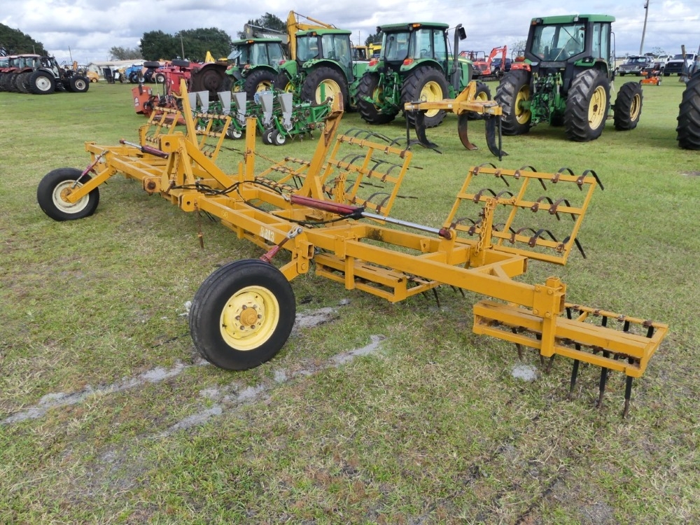 3pt 28' Hydraulic Fold Scratcher (A57148)