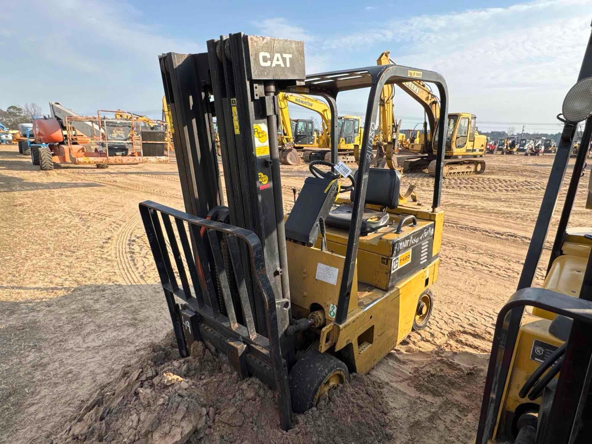 CATERPILLAR T40D STRAIGHT MAST FORKLIFT (A62129)