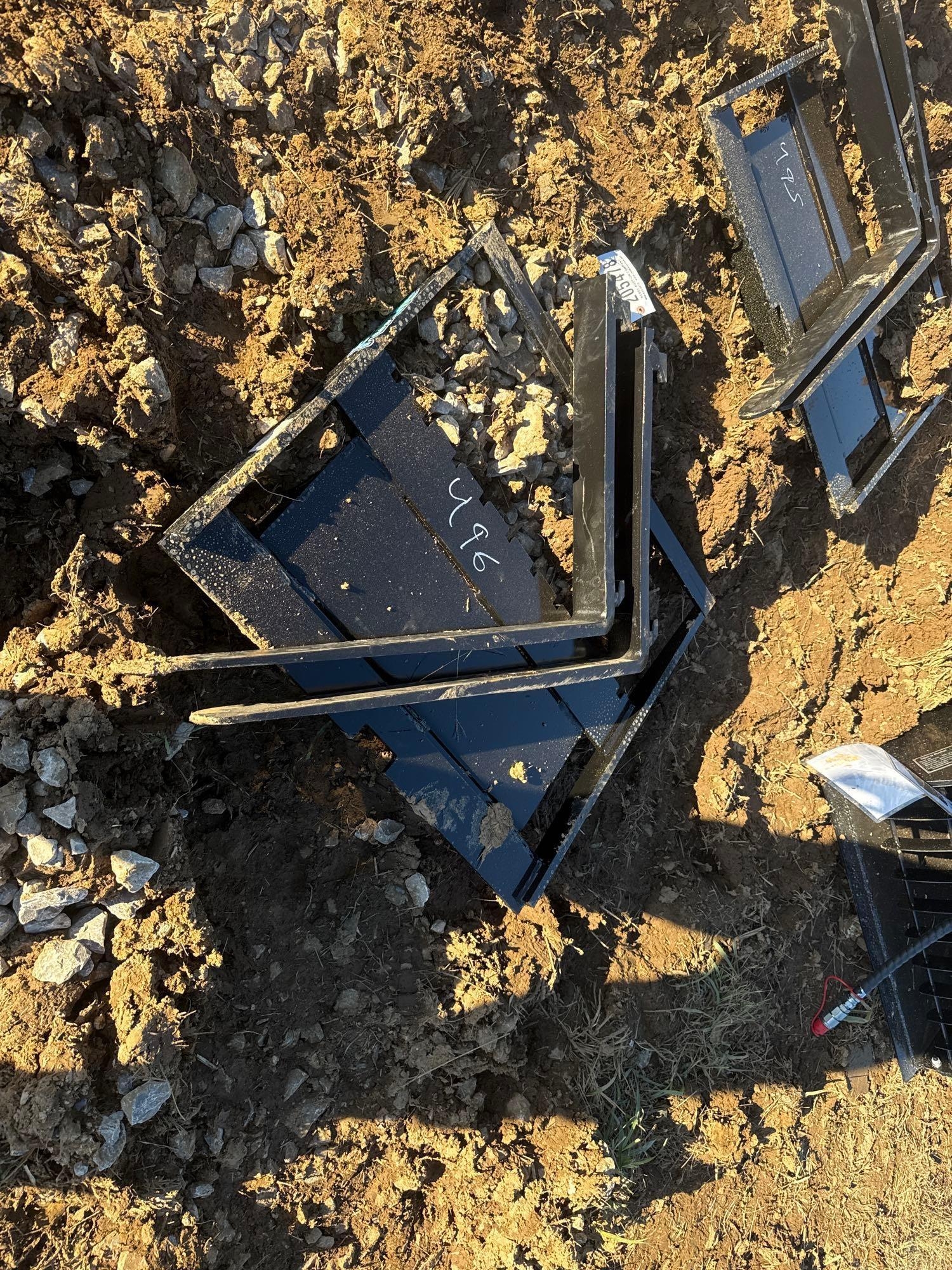 UNUSED FUTURE FT-XHC MINI PALLET FORKS (A52706)
