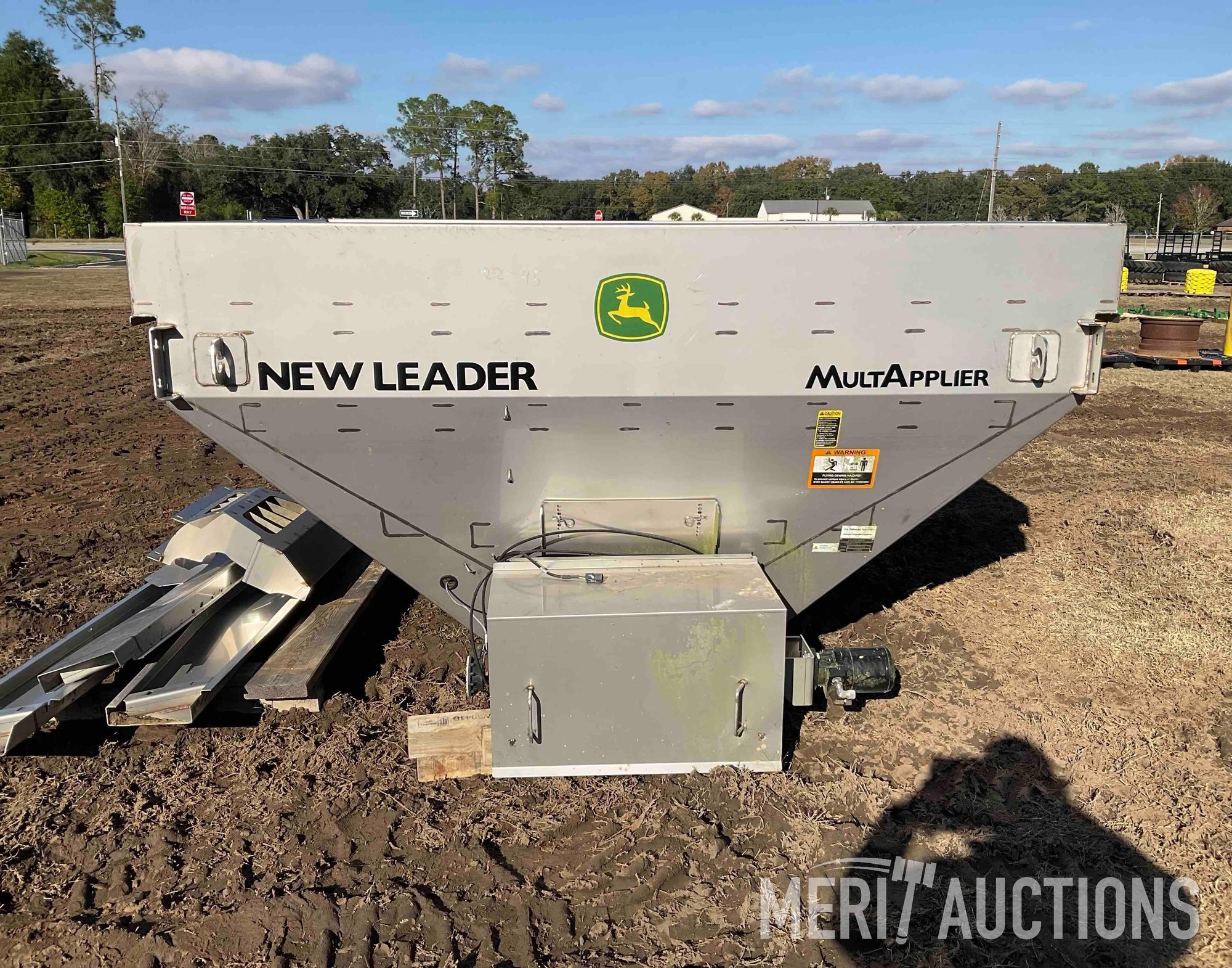 New Leader MultiApplier Spreader Box (A63109)