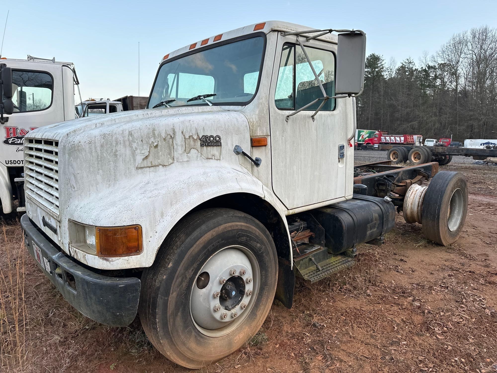 INOP/NON-RUNNING 1998 International 4900 Cab/Chassis Truck, VIN # 1HTSDAAL5WH539755 (A61165)