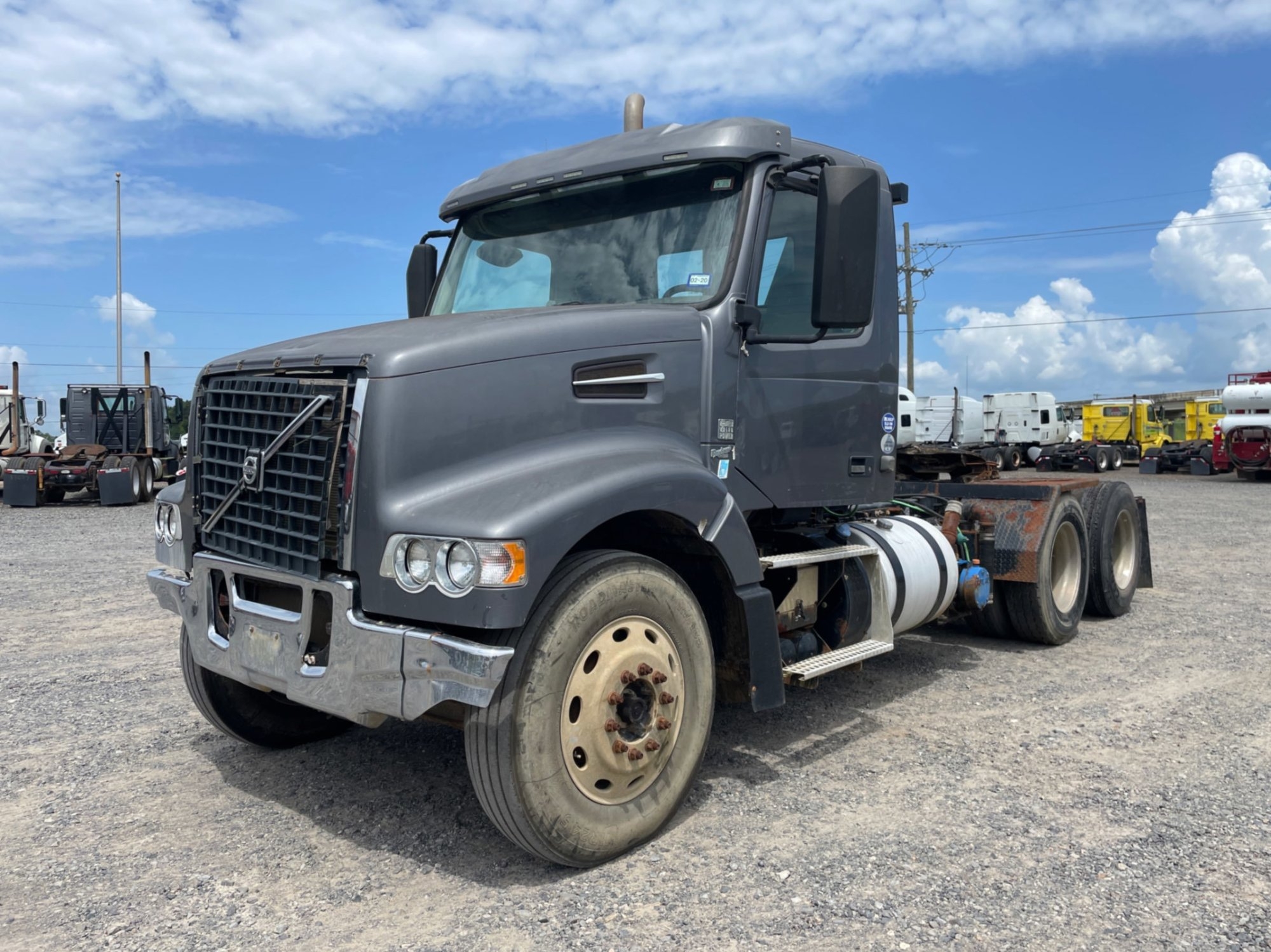 2014 VOLVO VHD (A50854)