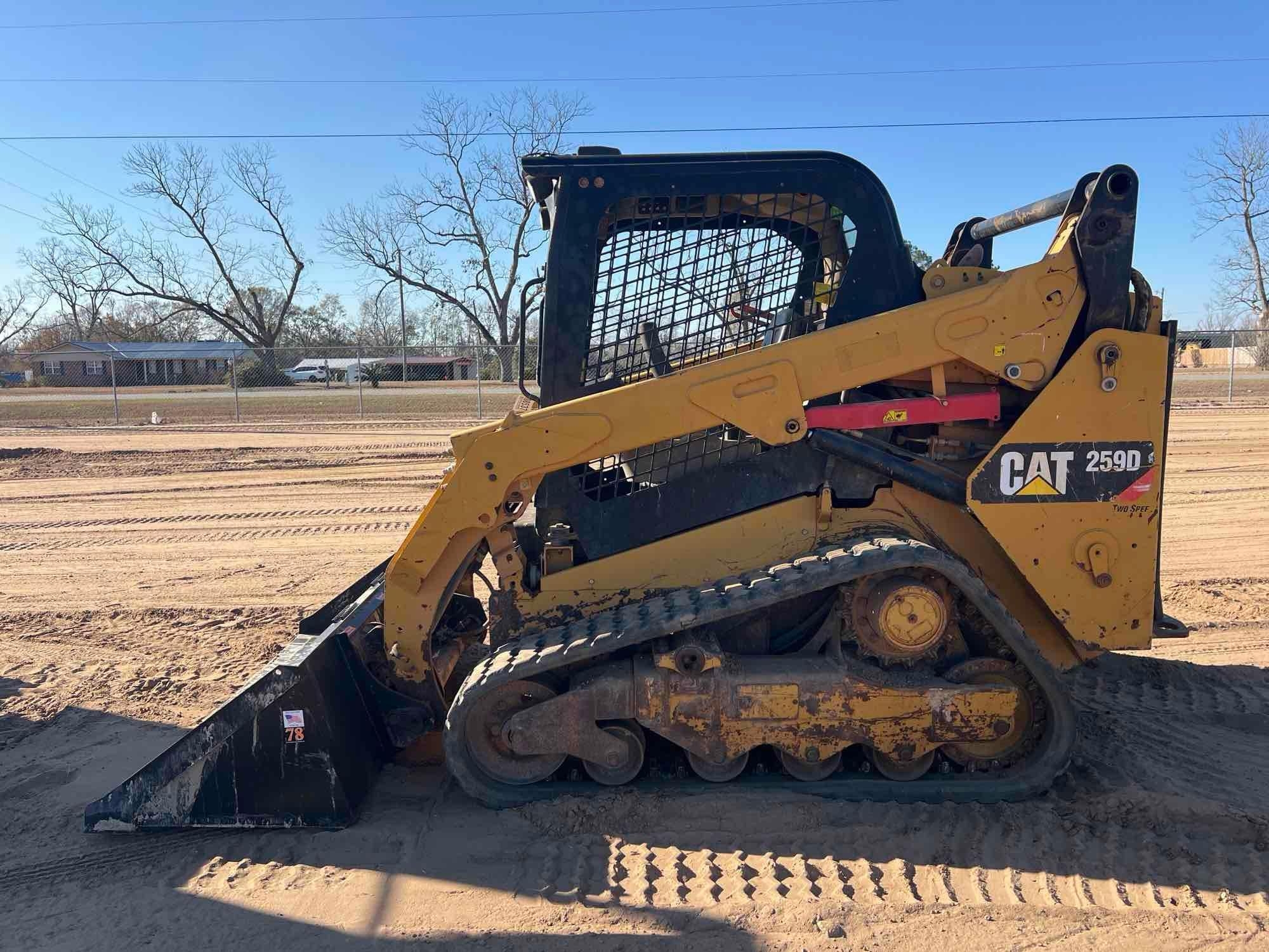 2015 CATERPILLAR 259D SKID STEER (A60429)