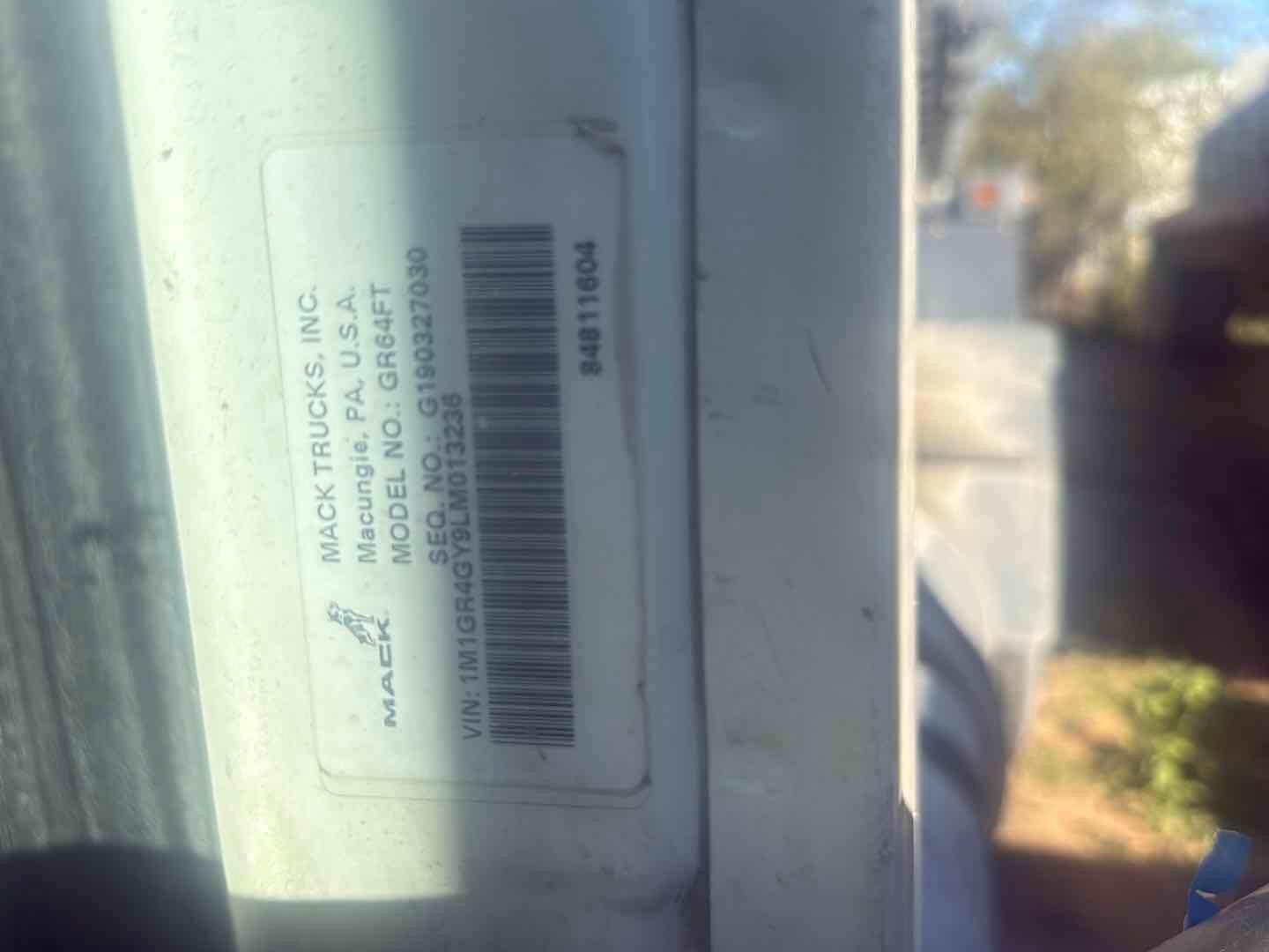 2020 MACK GR64FT (A58214)