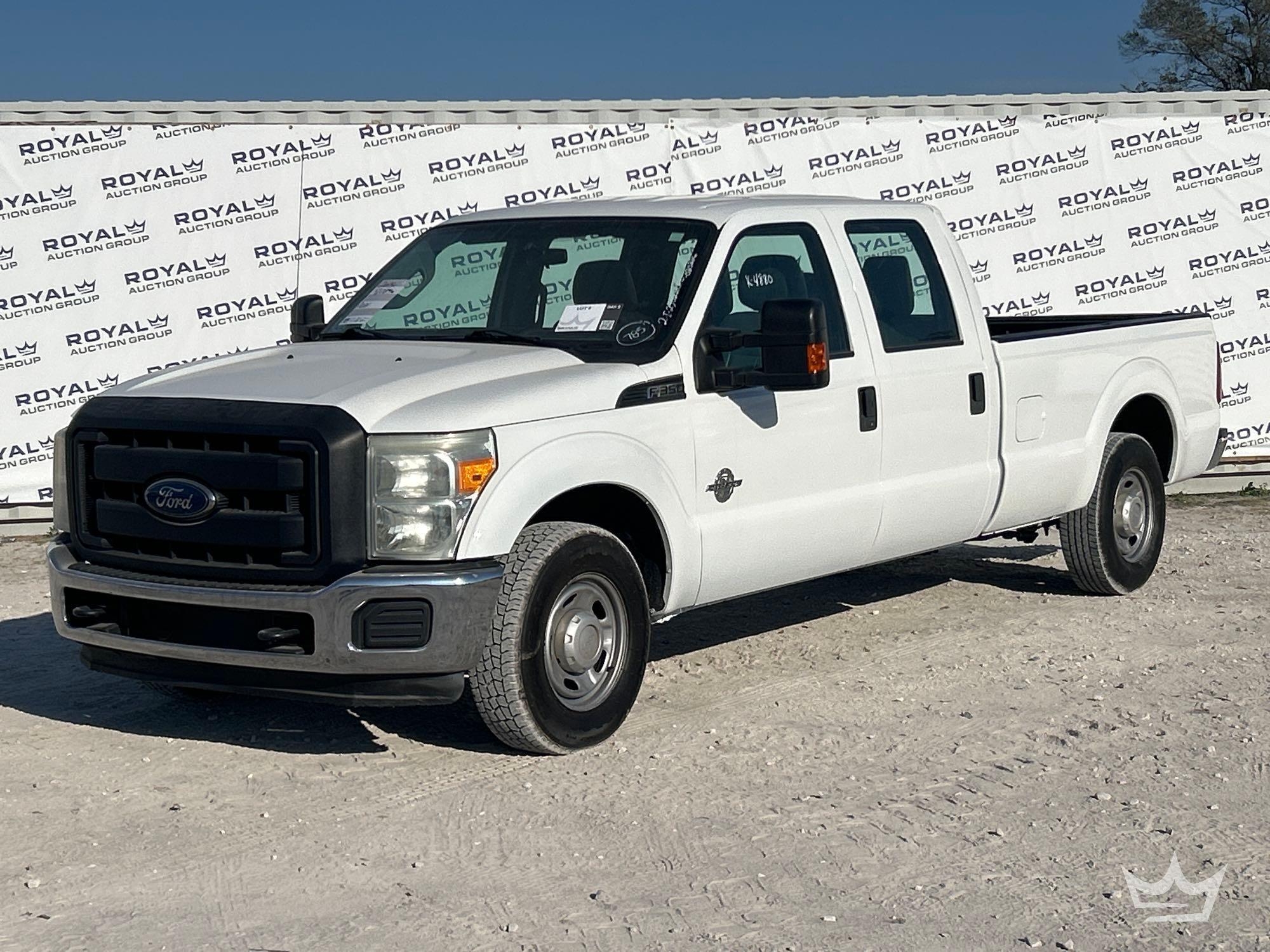 2015 Ford F-350 Crew Cab Pickup Truck (A61568)