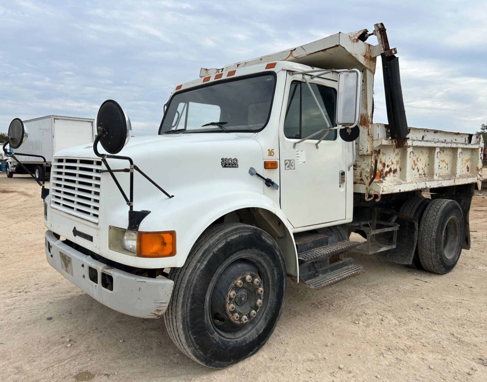 1990 INTERNATIONAL 4700 (A58214)