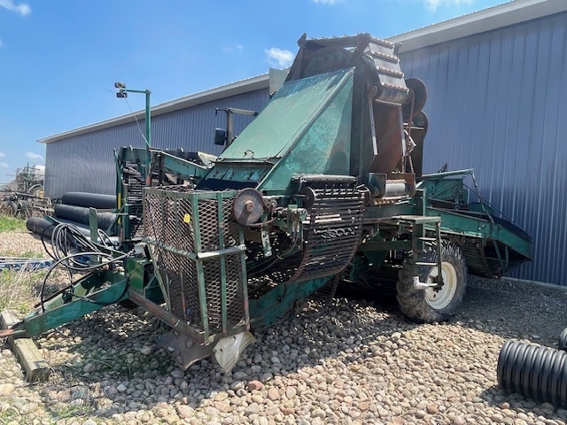 Lockwood 845 2-row Mark Air Harvester (A47369)