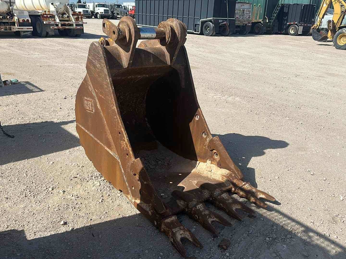 36 TOOTHED CAT EXCAVATOR BUCKET (A48992)