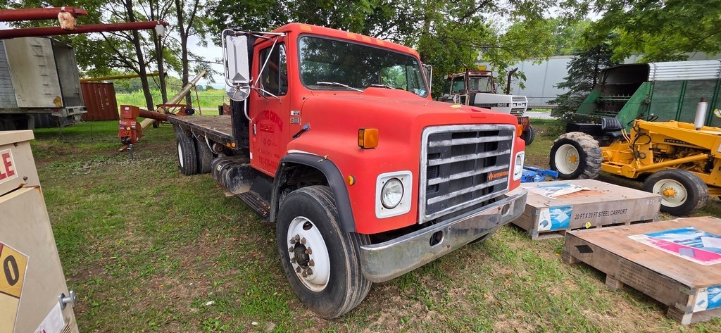 1987 International S1900 Flat Bed Truck (RUNS)(TITLE) (A50775)