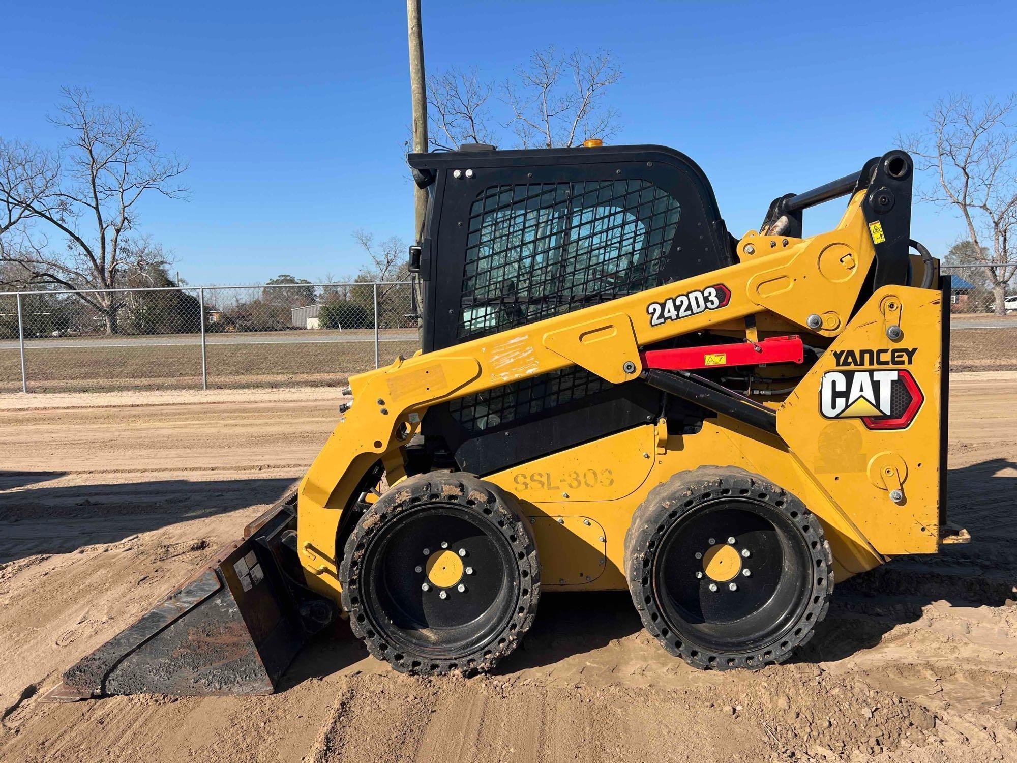 2022 CATERPILLAR 242D3 SKID STEER (A60429)